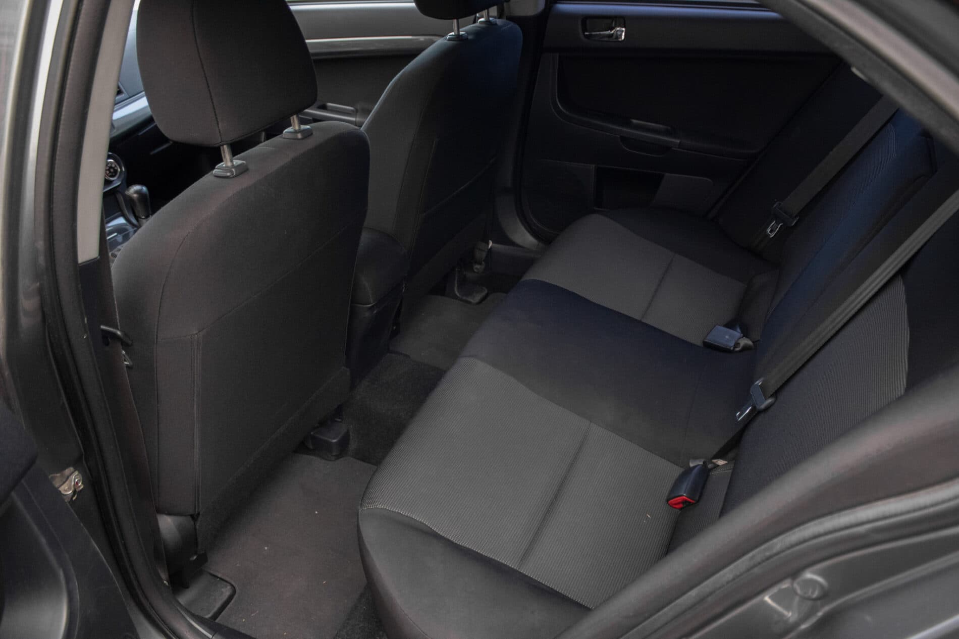 2011 Mitsubishi Lancer, sivá sedan, 178 968 km