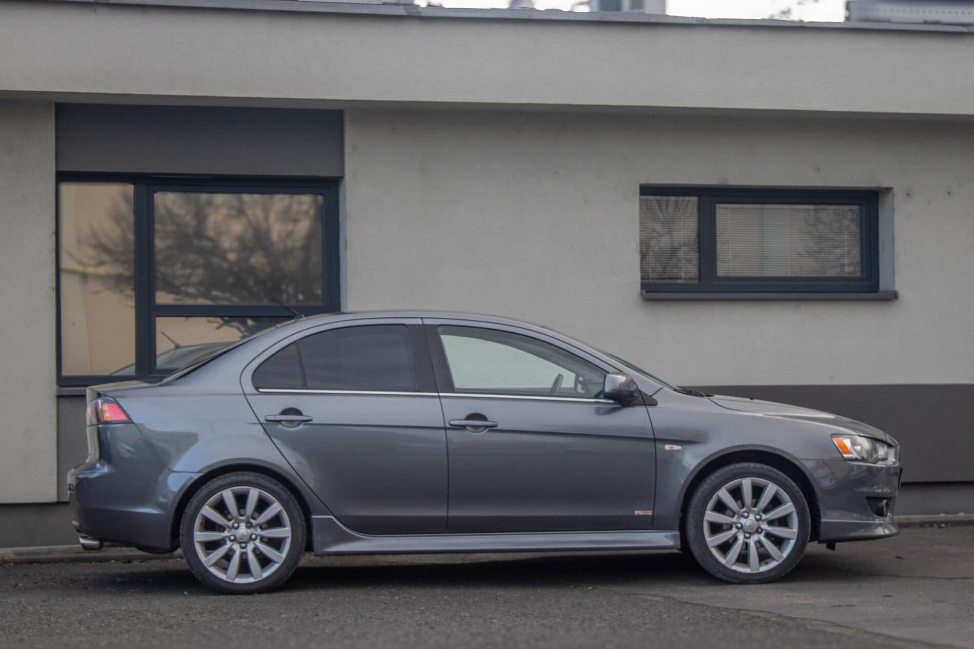 2011 Mitsubishi Lancer, sivá sedan, 178 968 km