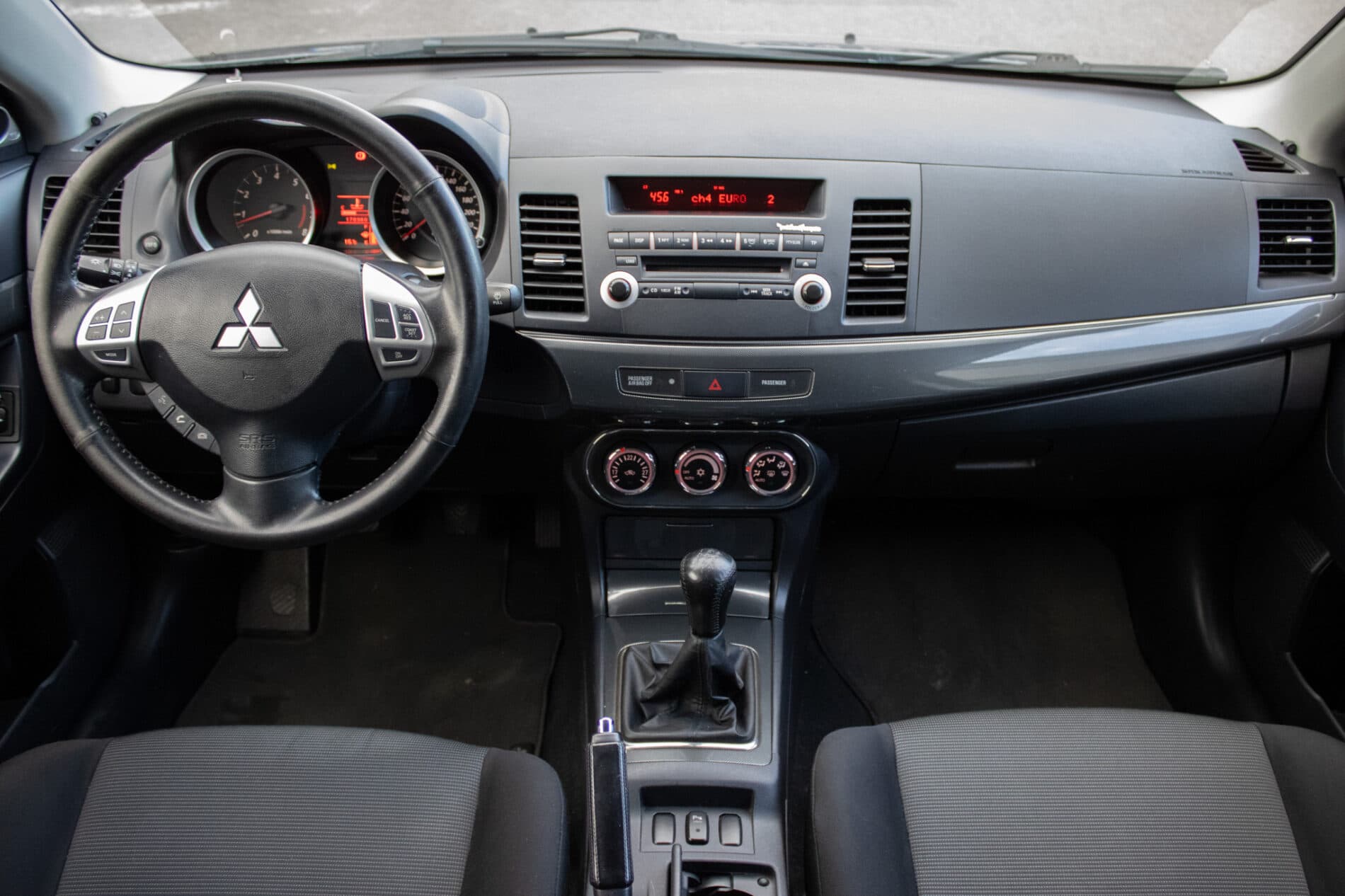 2011 Mitsubishi Lancer, sivá sedan, 178 968 km