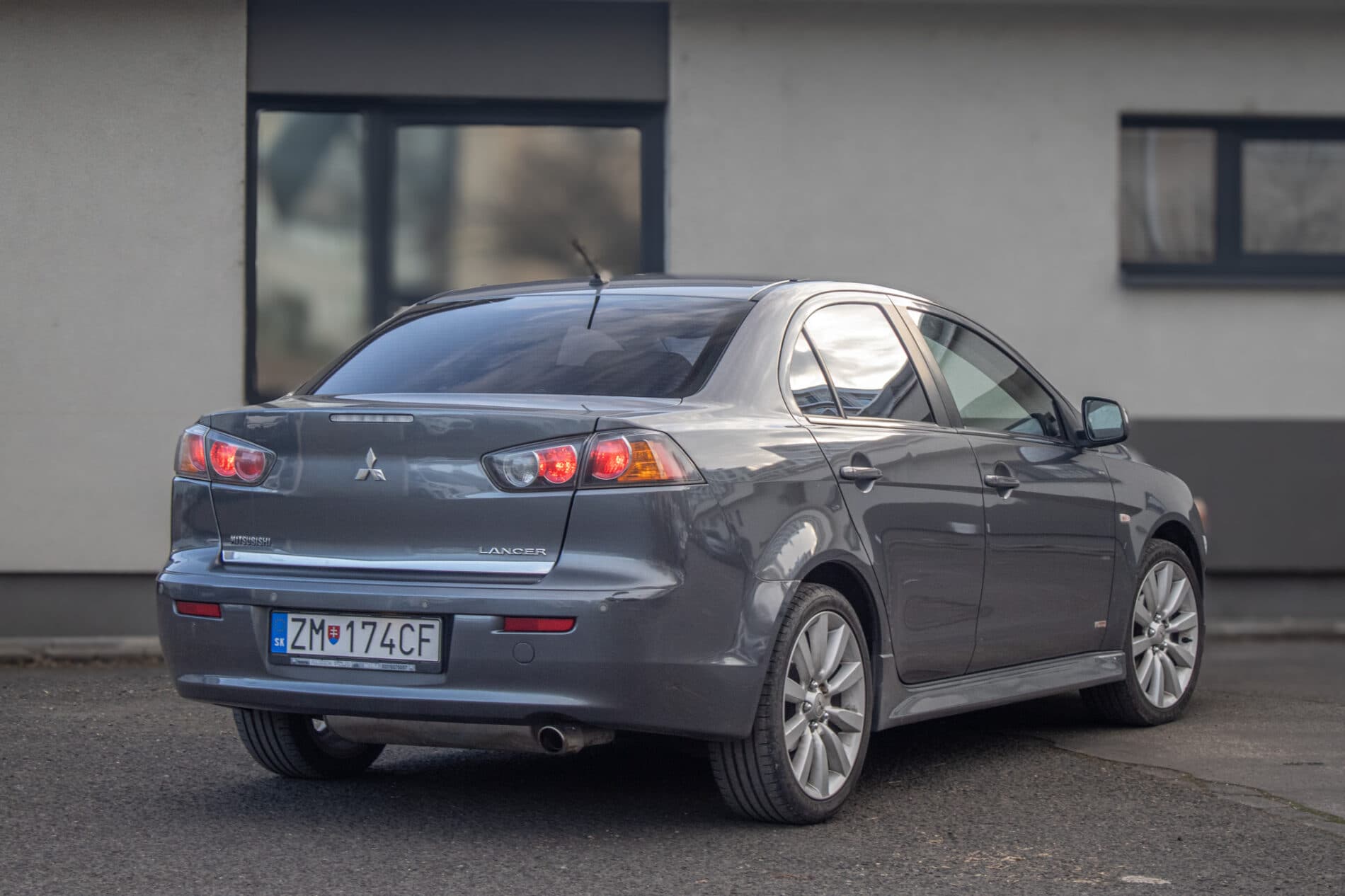 2011 Mitsubishi Lancer, sivá sedan, 178 968 km