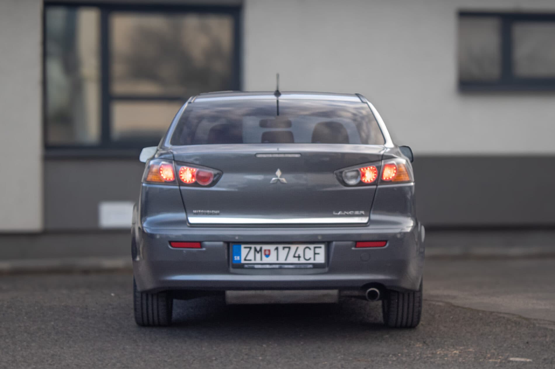 2011 Mitsubishi Lancer, sivá sedan, 178 968 km