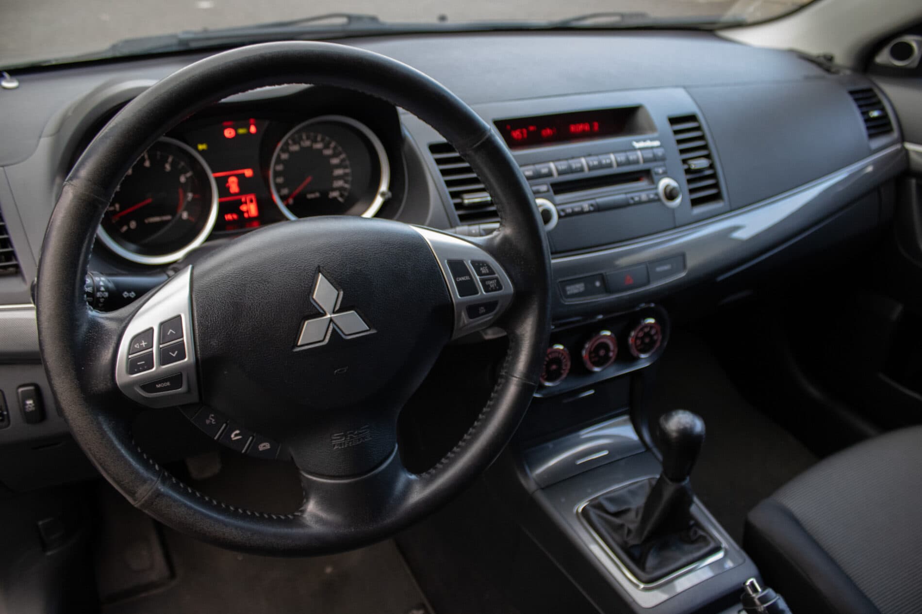 2011 Mitsubishi Lancer, sivá sedan, 178 968 km