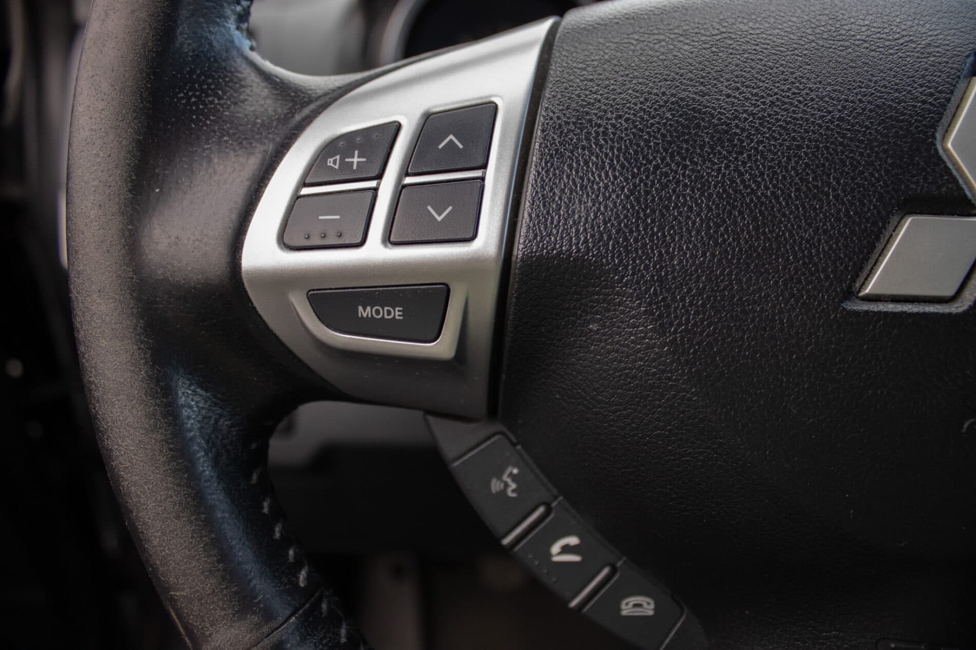 2011 Mitsubishi Lancer, sivá sedan, 178 968 km