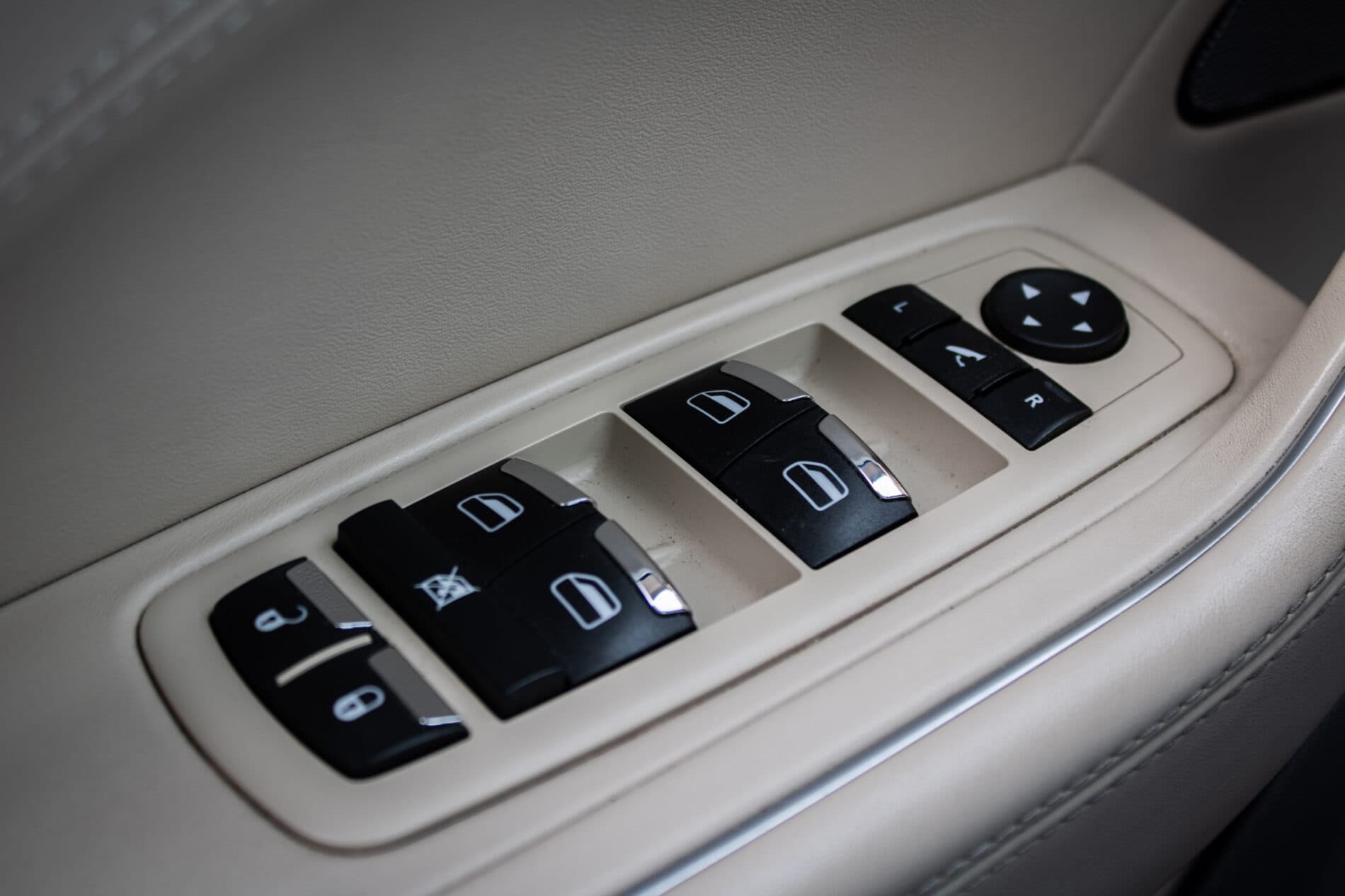 2017 Maserati Levante, čierna suv, 212 484 km