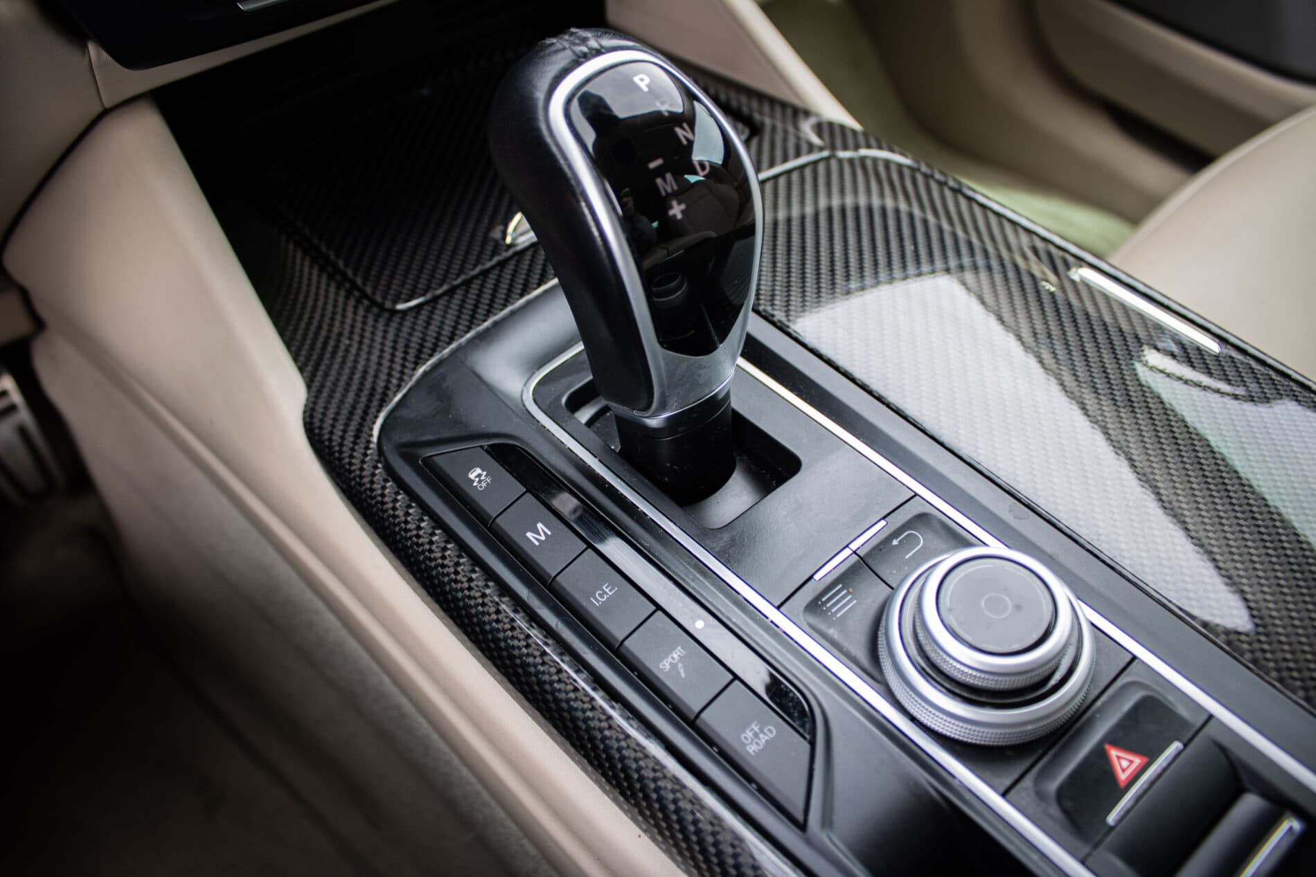 2017 Maserati Levante, čierna suv, 212 484 km