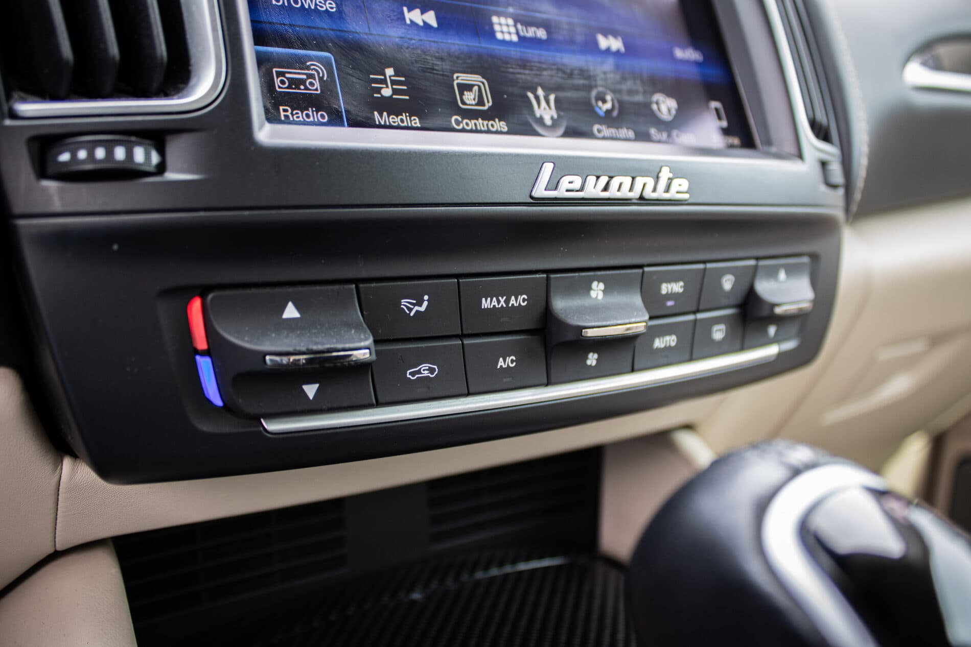 2017 Maserati Levante, čierna suv, 212 484 km