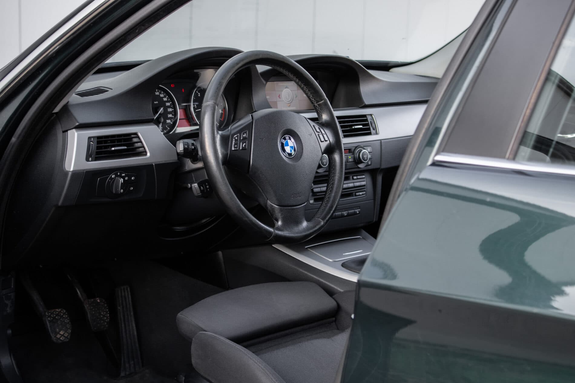2008 BMW 330d, zelená kombi, 392 635 km