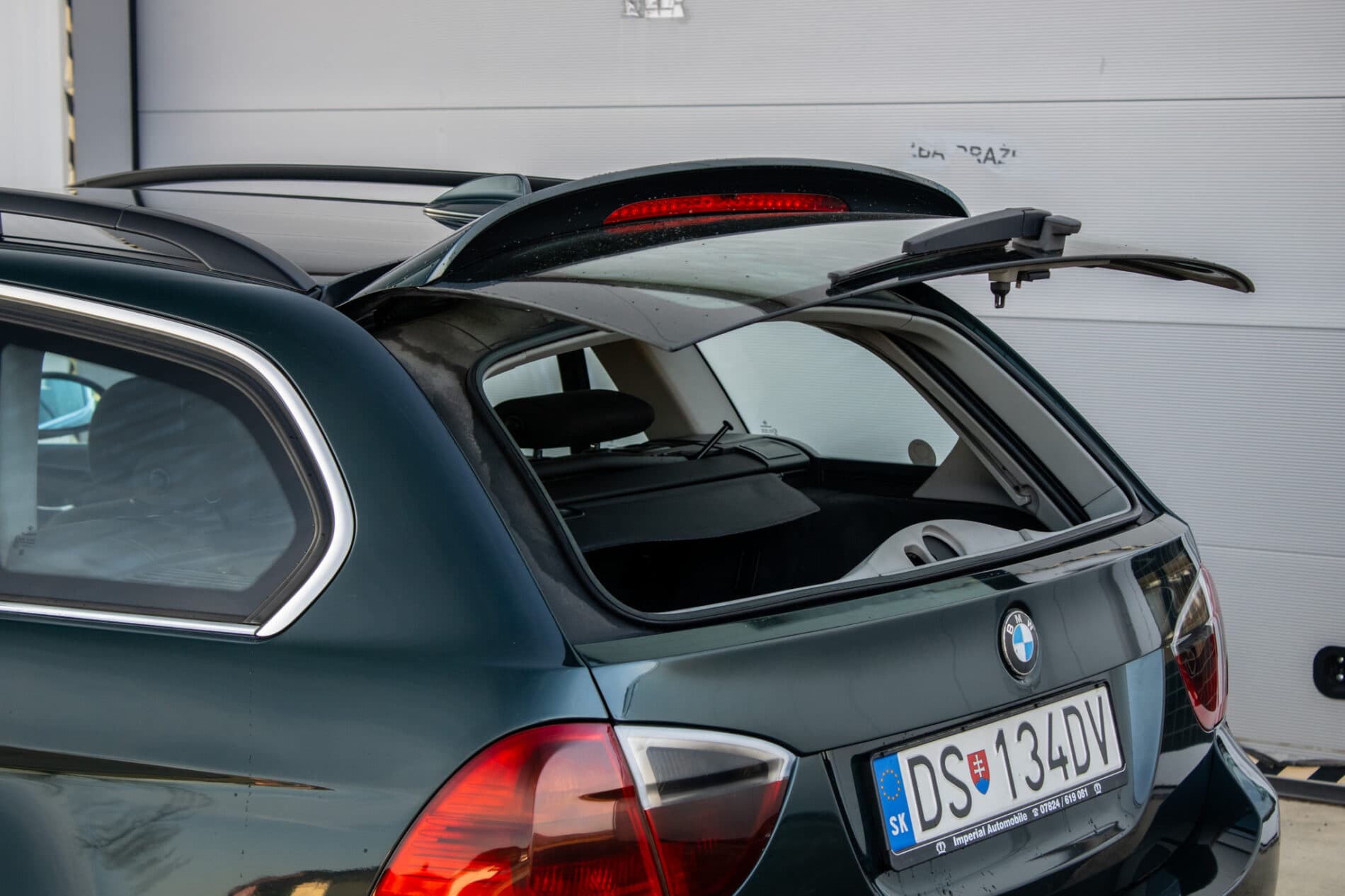 2008 BMW 330d, zelená kombi, 392 635 km