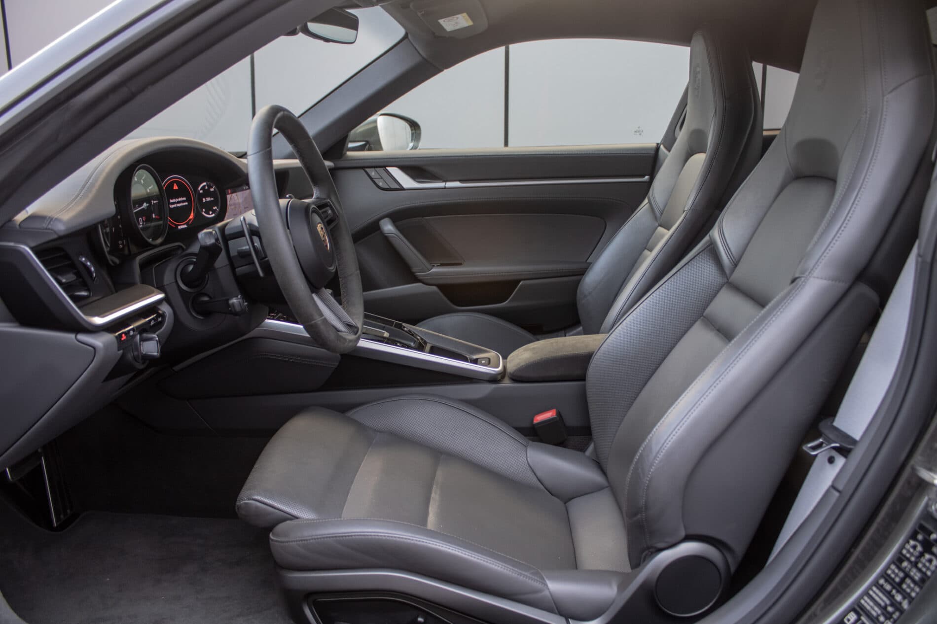2021 Porsche 992 Carrera 4S, zelená kupé, 27 175 km