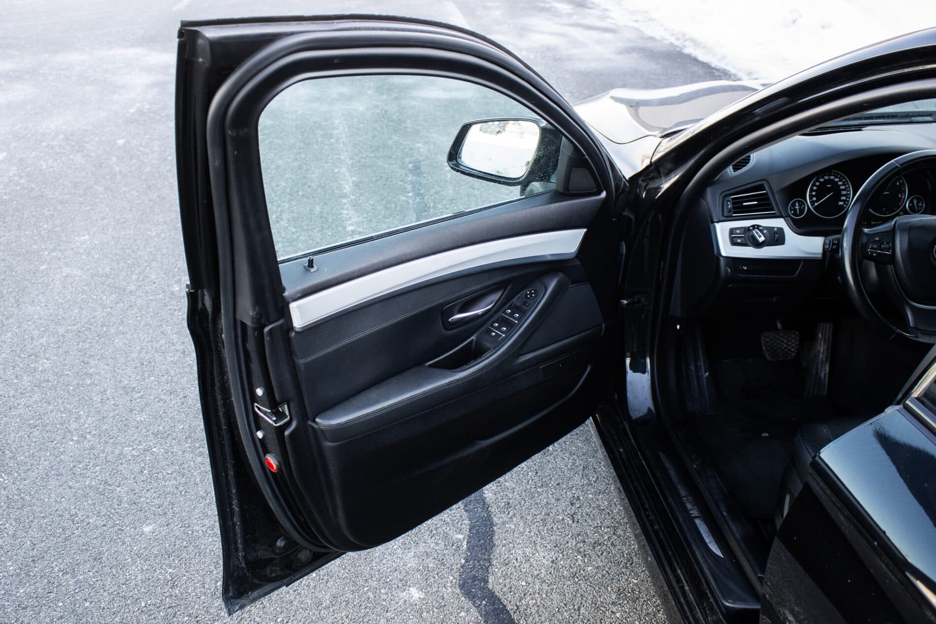 2012 BMW 535d, čierna sedan, 303 563 km
