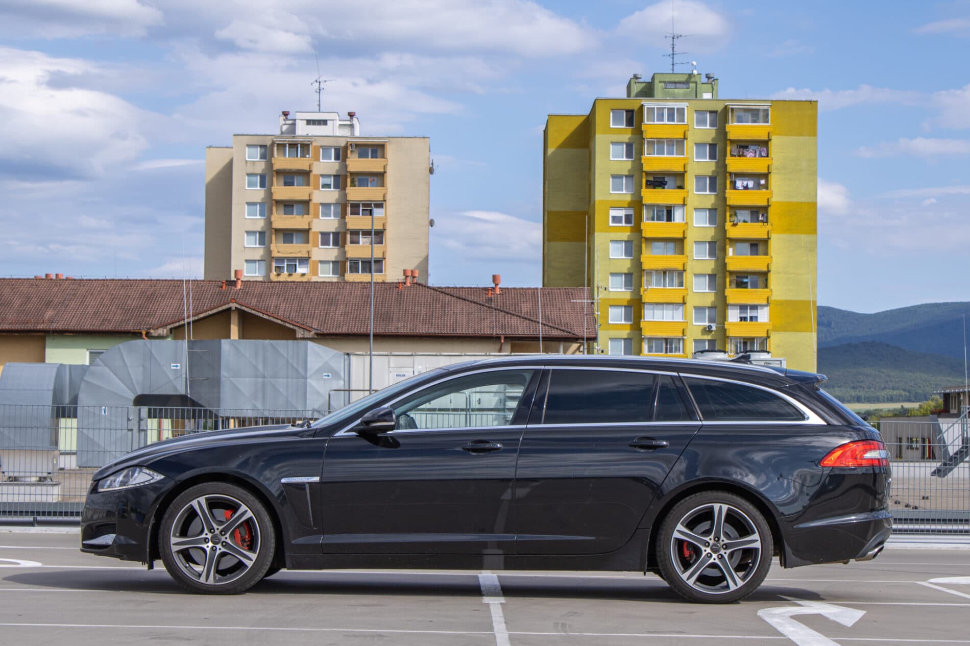 2014 Jaguar XF, čierna kombi, 224 926 km