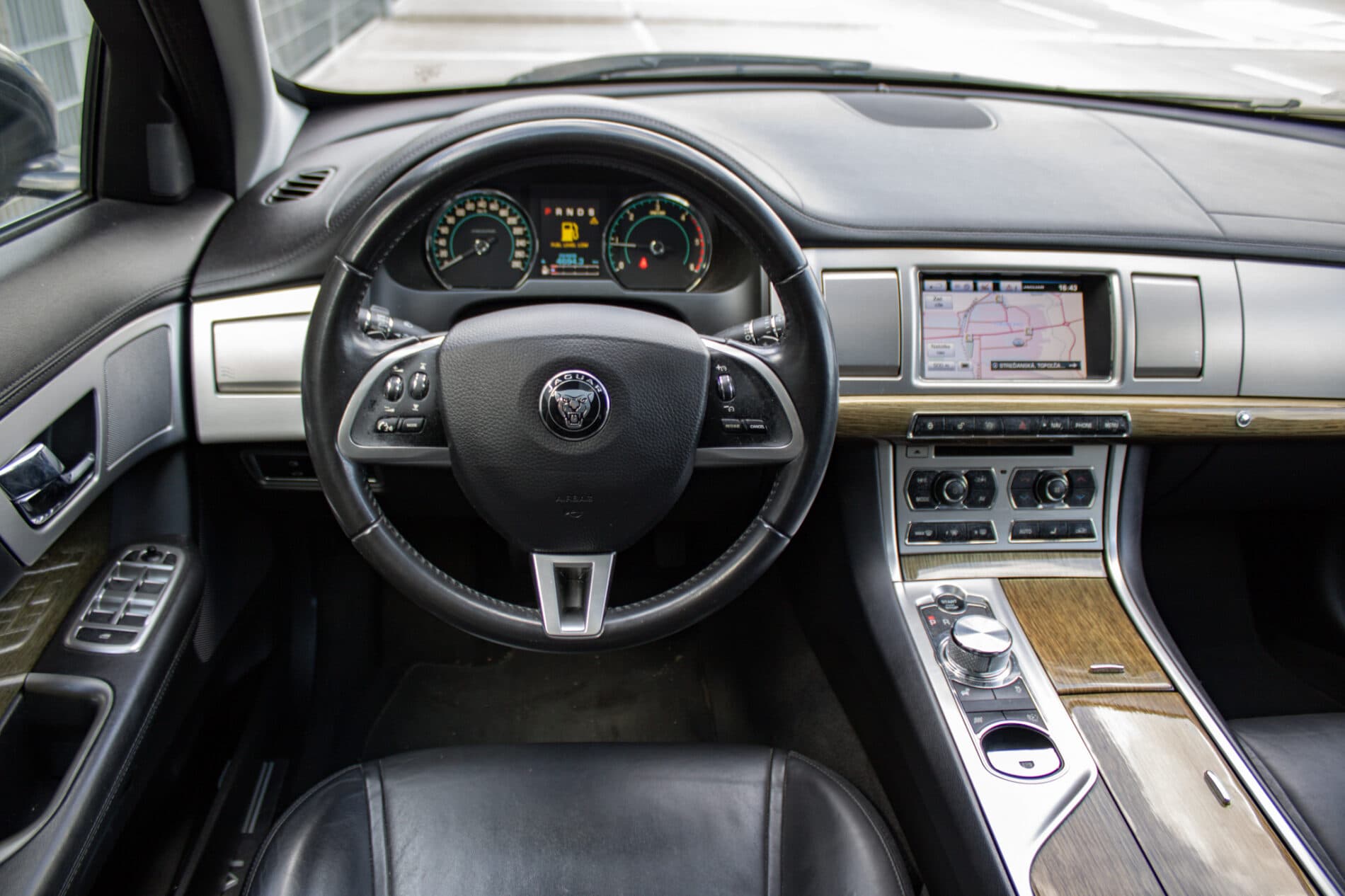 2014 Jaguar XF, čierna kombi, 224 926 km