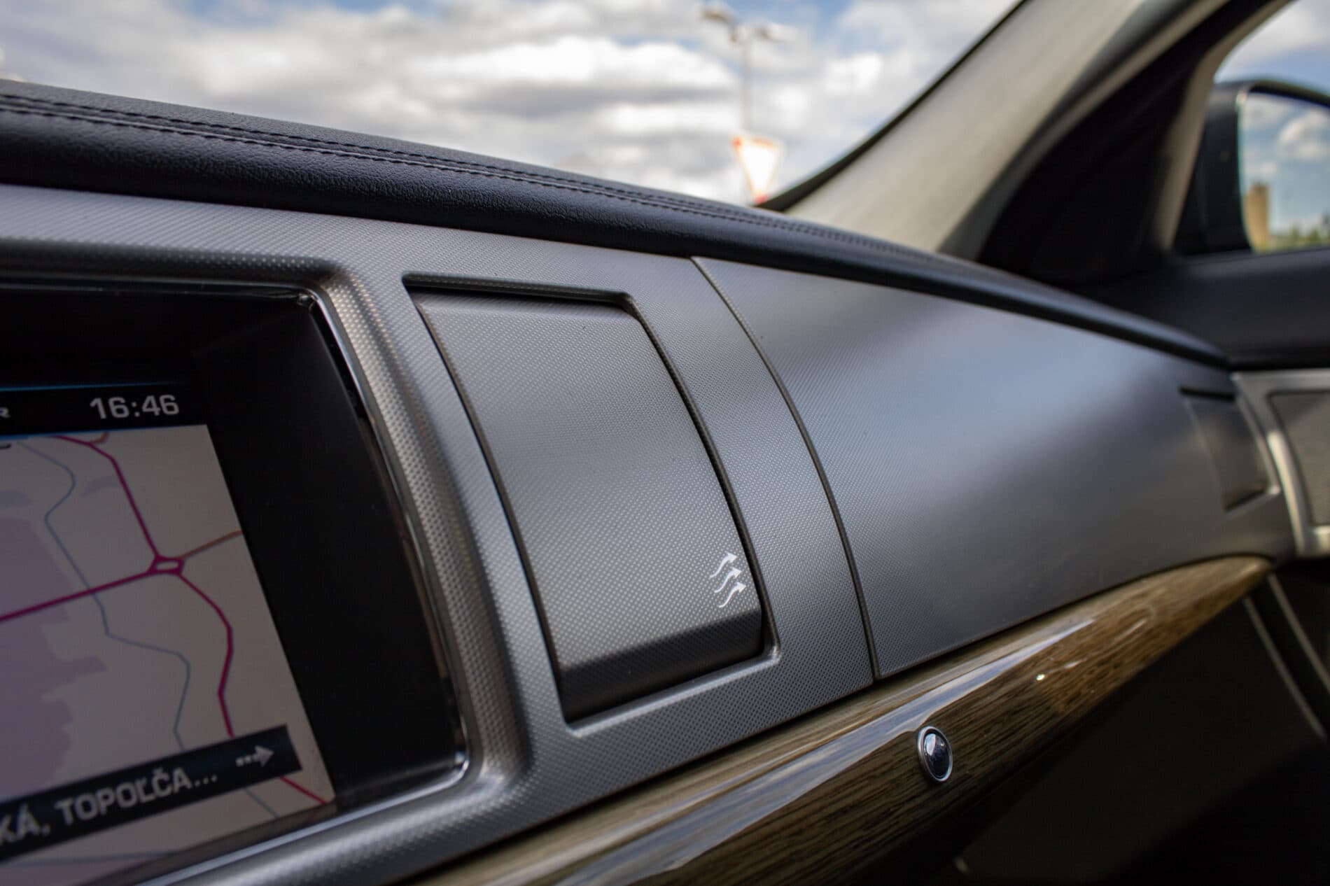 2014 Jaguar XF, čierna kombi, 224 926 km