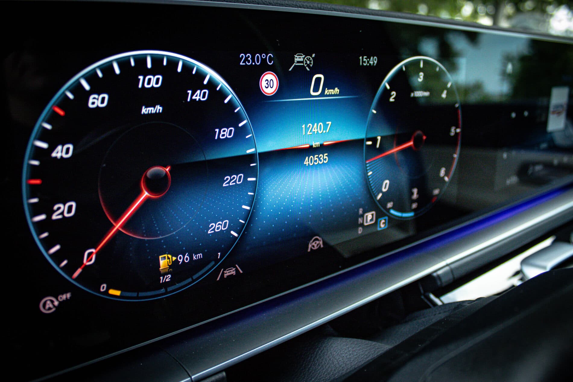 2023 Mercedes-Benz GLS 400d, čierna suv, 40 535 km