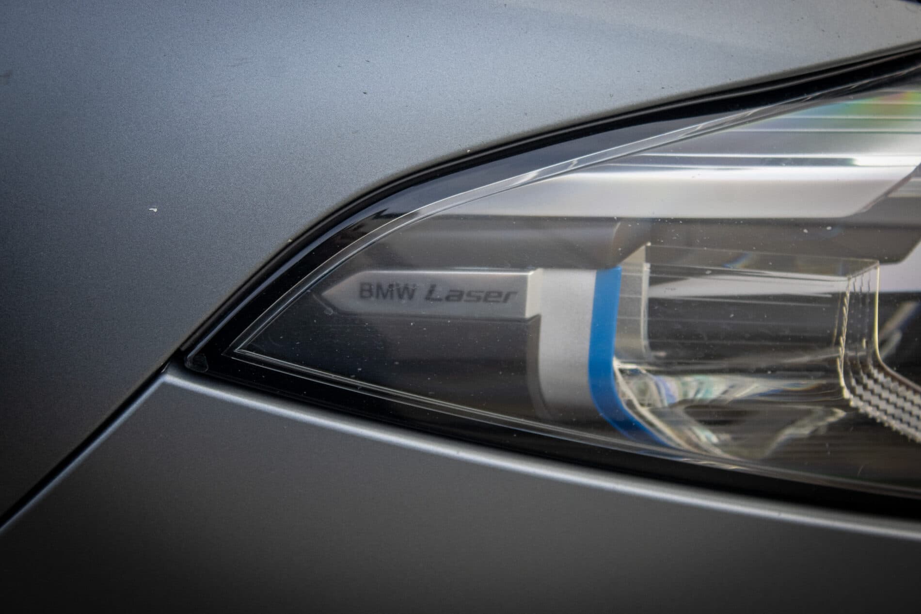 2021 BMW M850i, sivá kupé, 213 085 km
