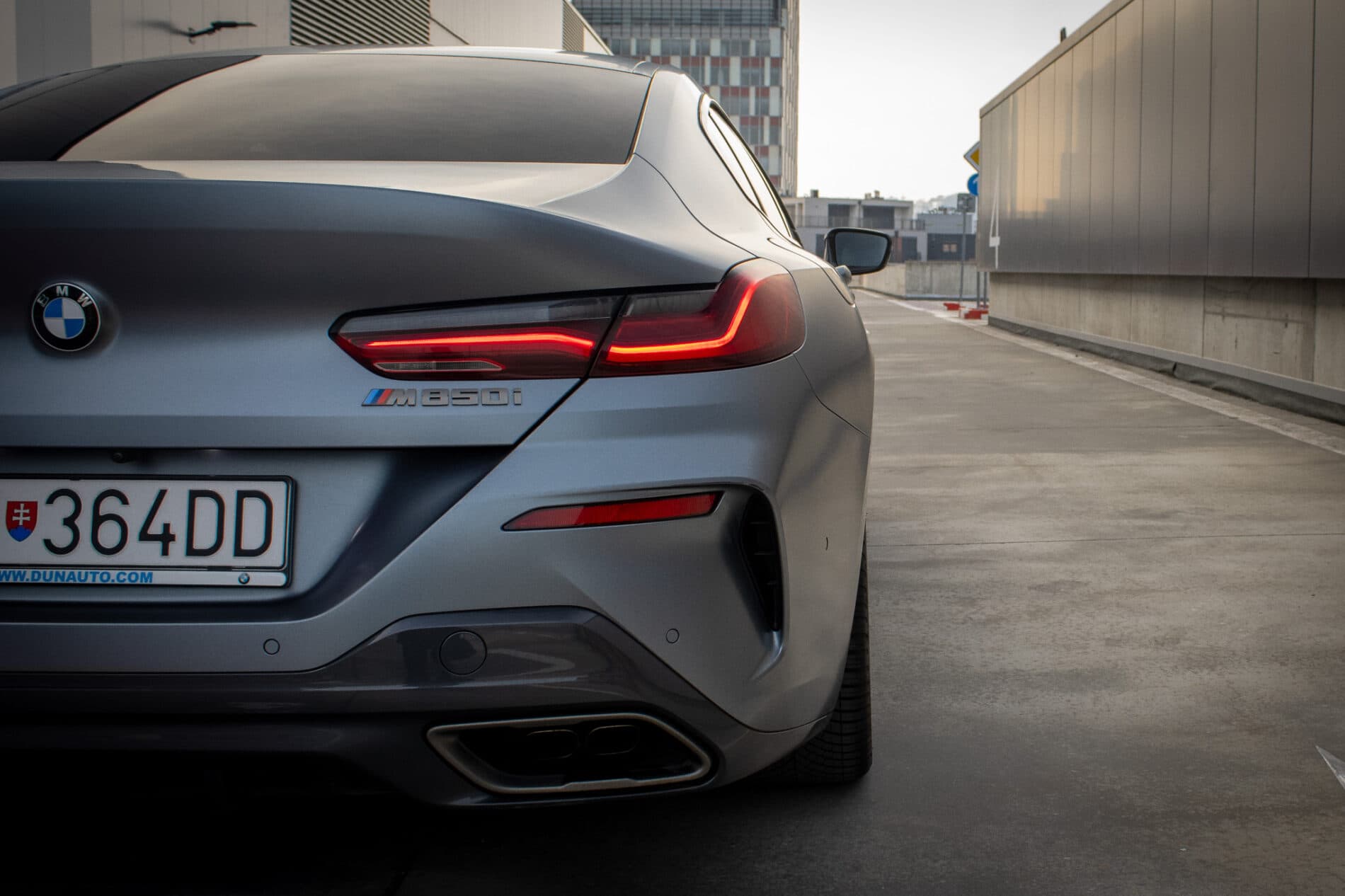 2021 BMW M850i, sivá kupé, 213 085 km