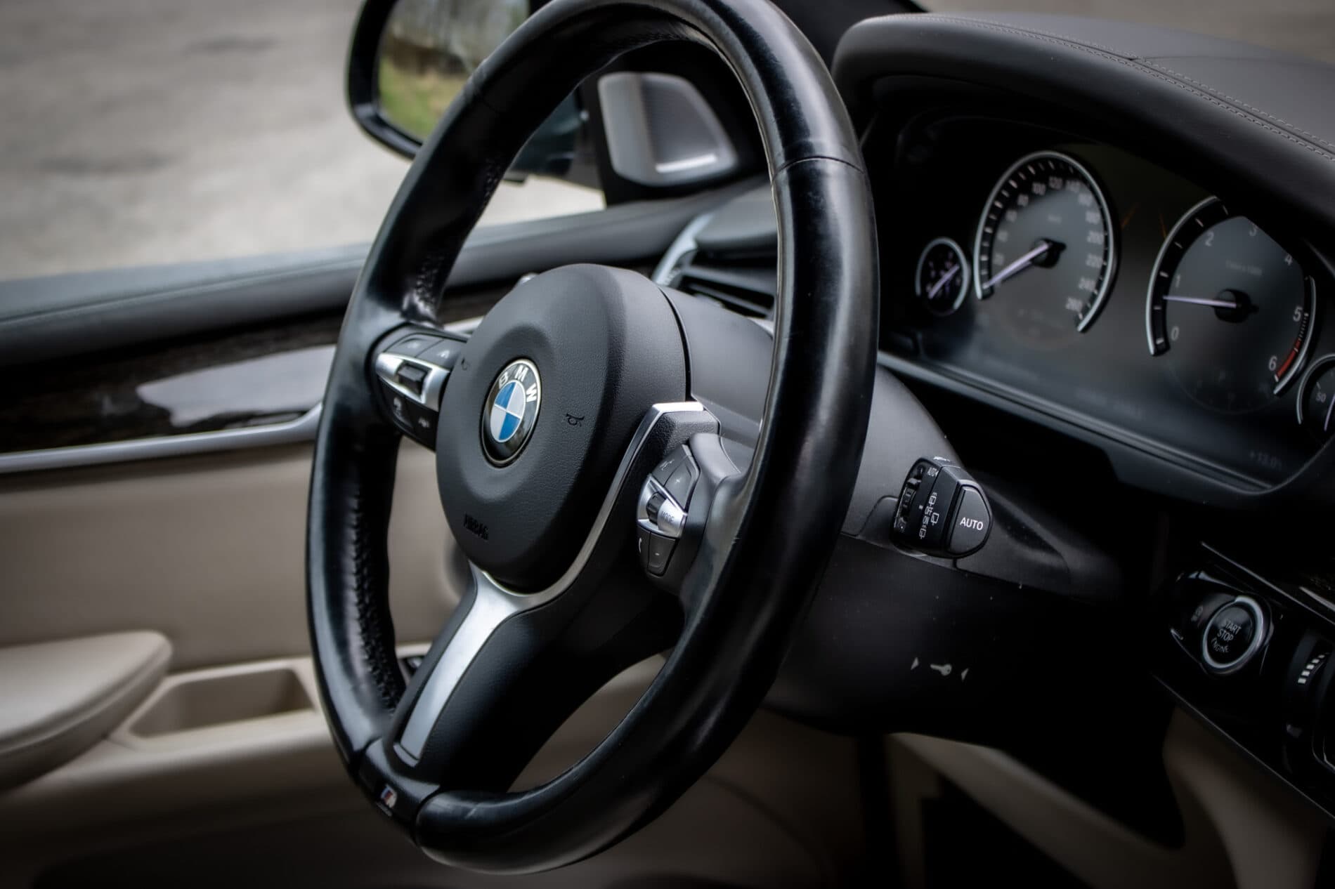 2014 BMW X5 M50d, čierna suv, 255 839 km