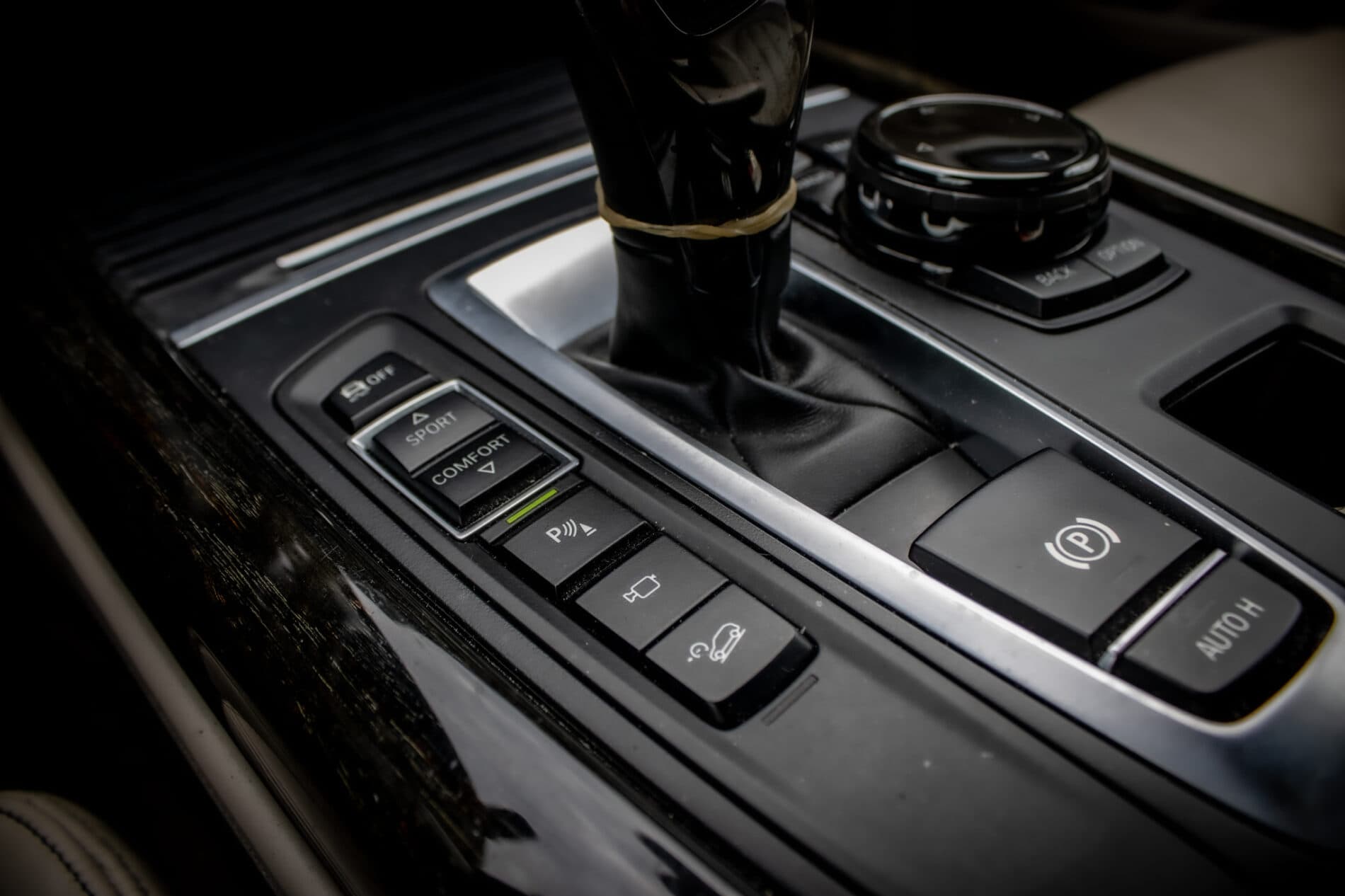 2014 BMW X5 M50d, čierna suv, 255 839 km
