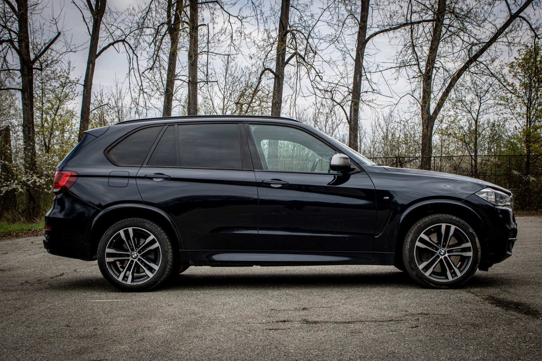 2014 BMW X5 M50d, čierna suv, 255 839 km