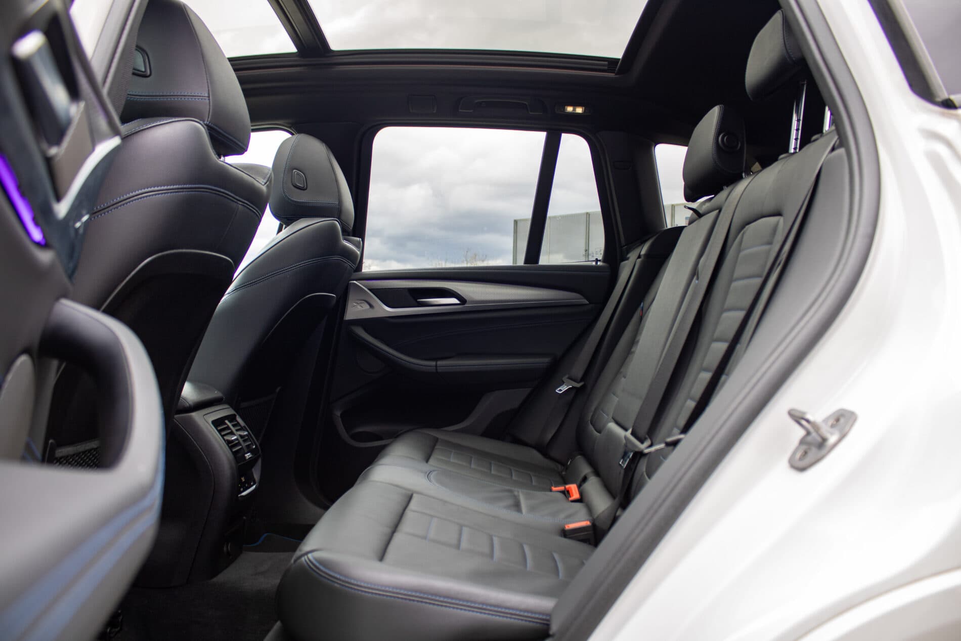 2019 BMW X3 M40i, biela suv, 142 191 km
