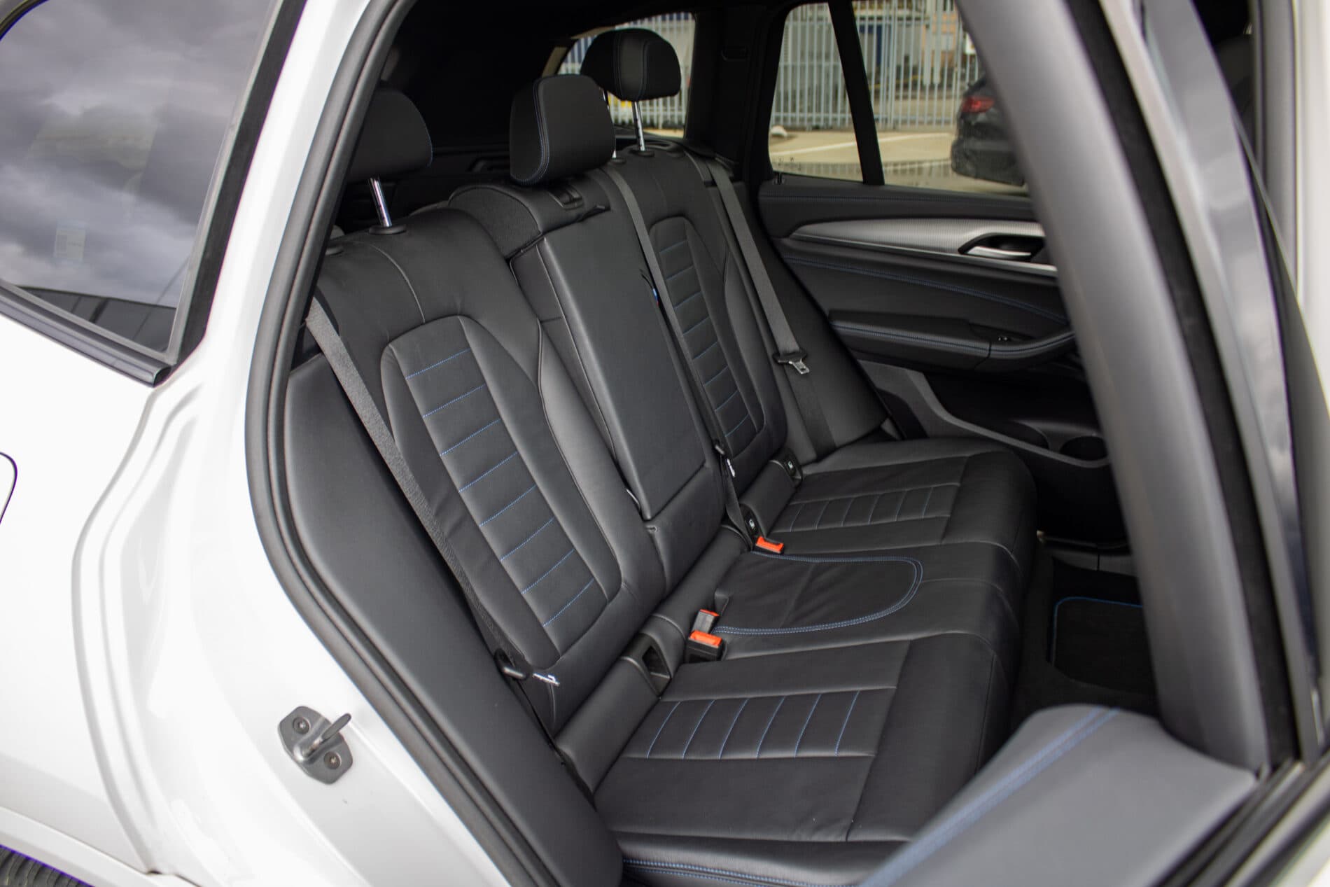 2019 BMW X3 M40i, biela suv, 142 191 km