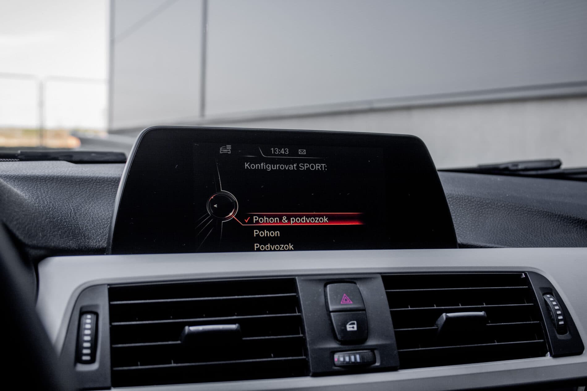 2016 BMW 320i, červená kombi, 285 295 km
