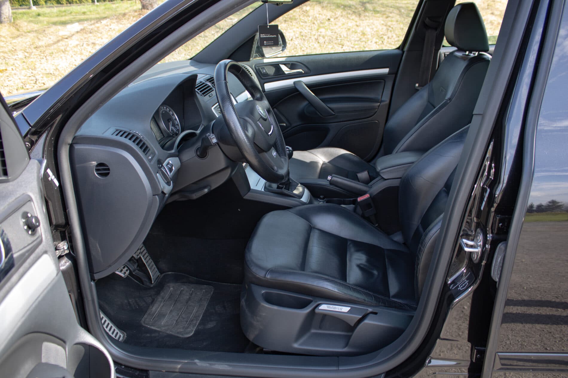 2011 Skoda Octavia RS, čierna kombi, 190 807 km