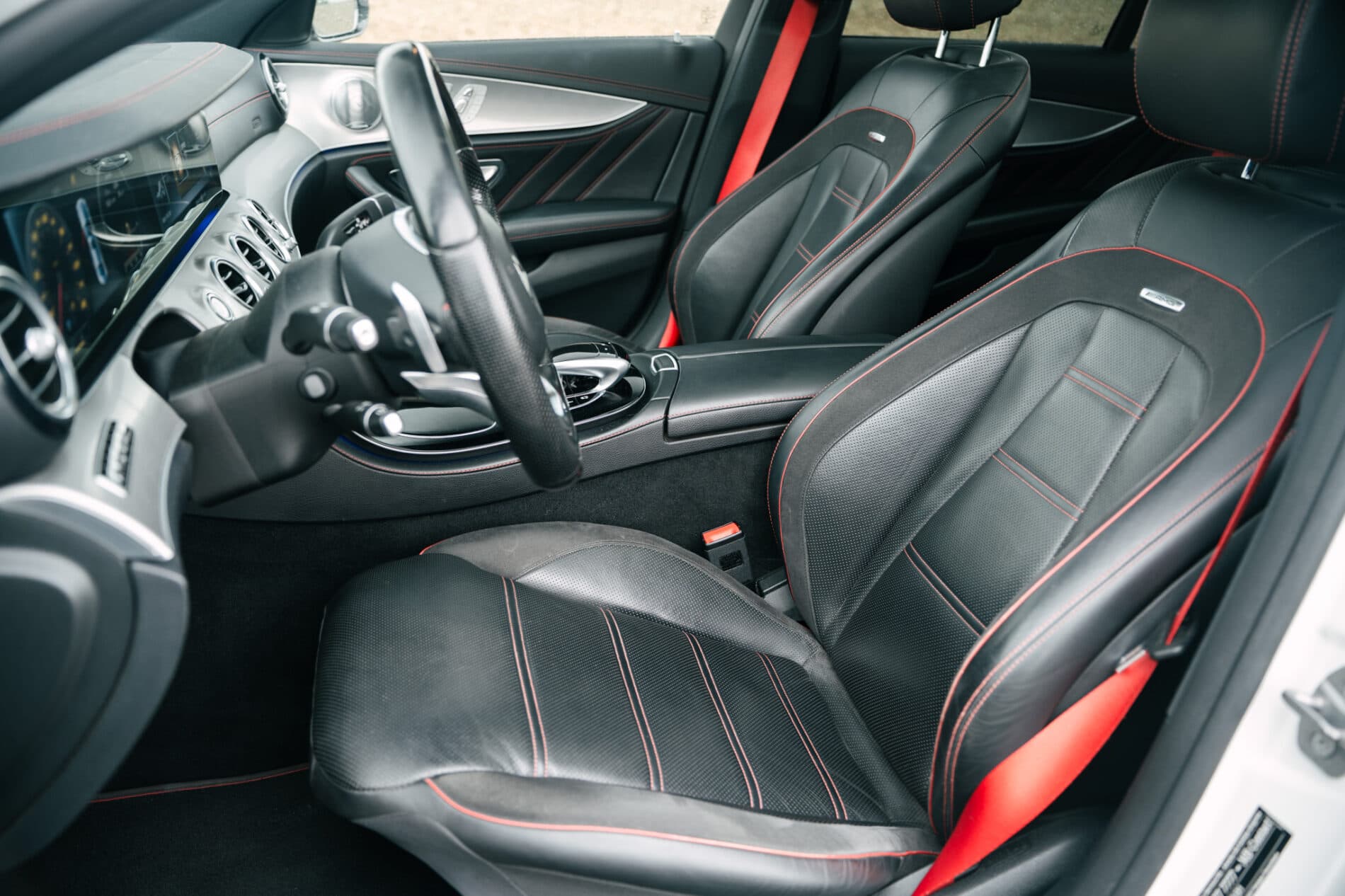 2017 Mercedes-Benz E 43 AMG, biela sedan, 148 749 km