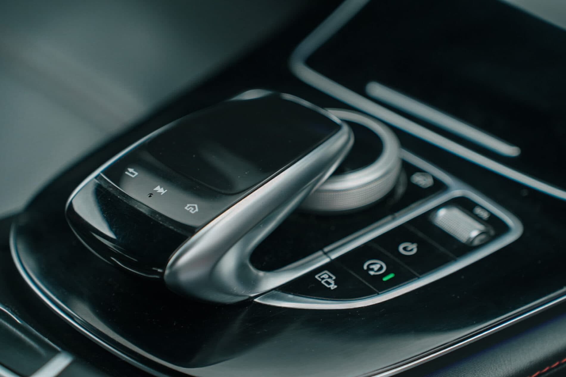 2017 Mercedes-Benz E 43 AMG, biela sedan, 148 749 km