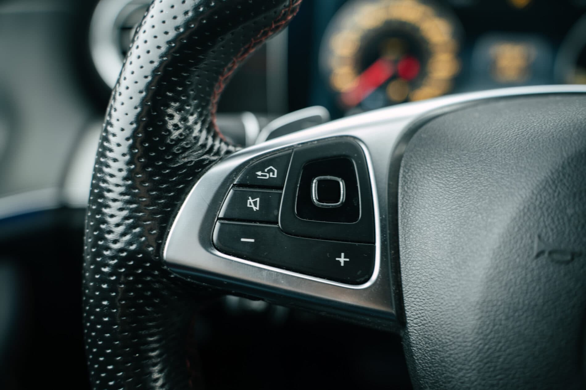 2017 Mercedes-Benz E 43 AMG, biela sedan, 148 749 km
