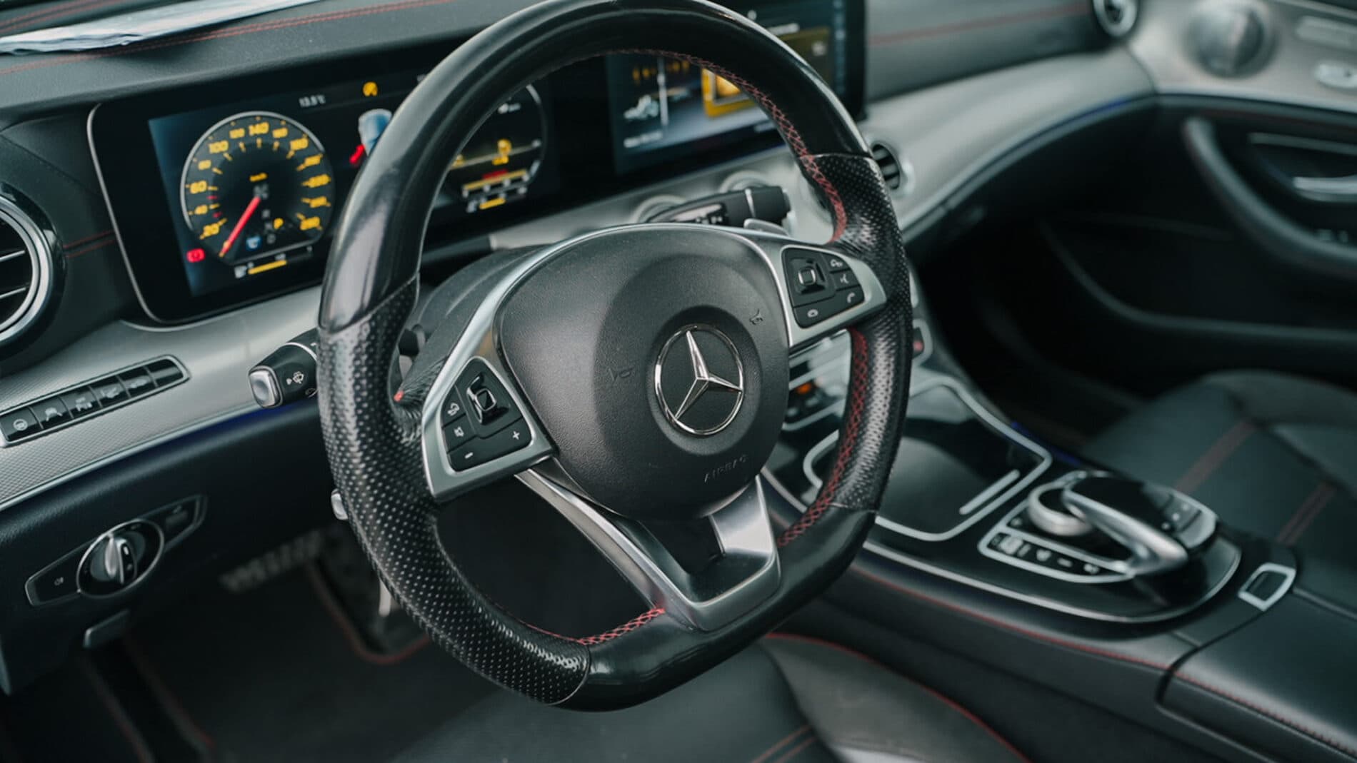 2017 Mercedes-Benz E 43 AMG, biela sedan, 148 749 km