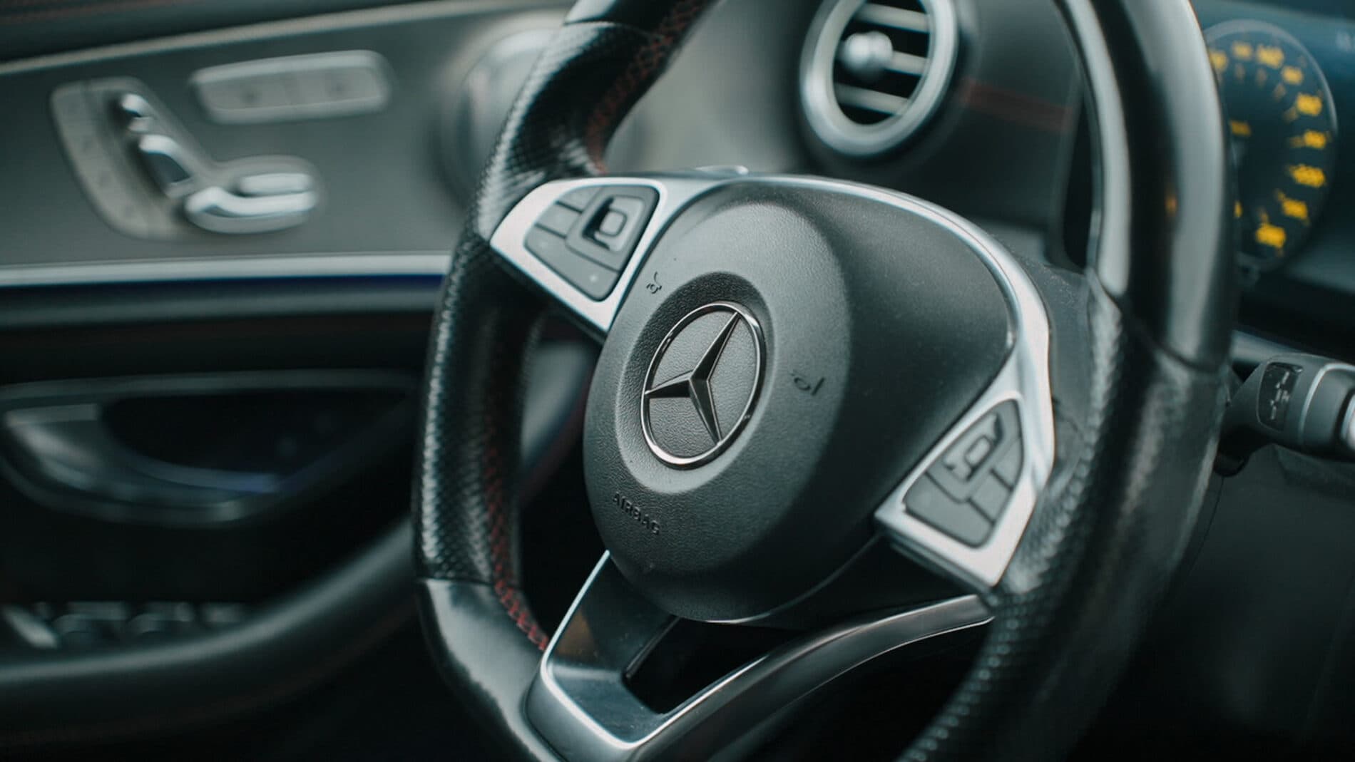 2017 Mercedes-Benz E 43 AMG, biela sedan, 148 749 km