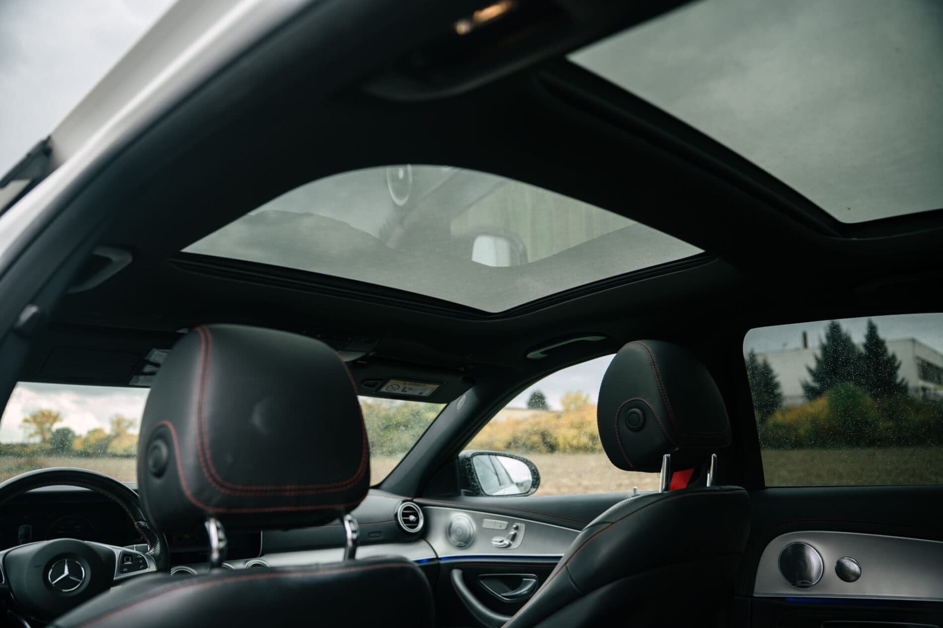 2017 Mercedes-Benz E 43 AMG, biela sedan, 148 749 km