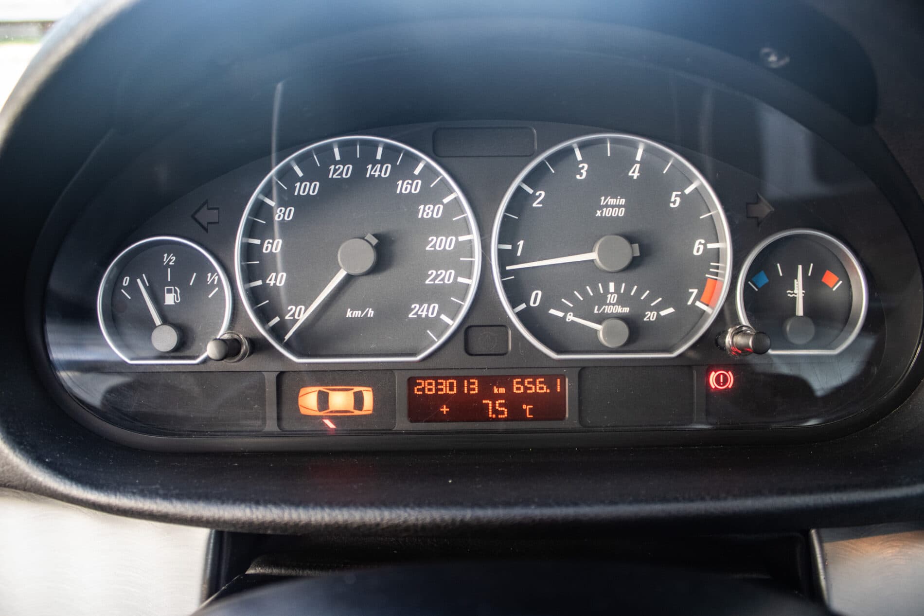 2003 BMW 330i, sivá kupé, 283 013 km