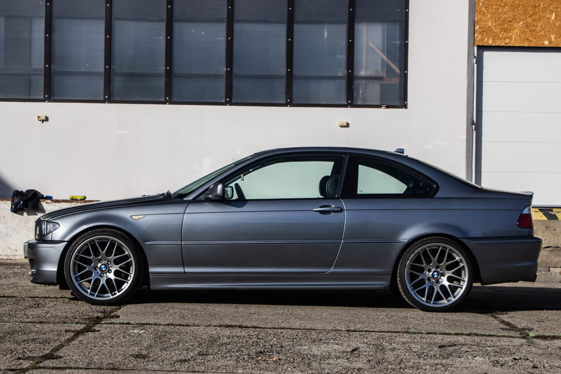 2003 BMW 330i, sivá kupé, 283 013 km