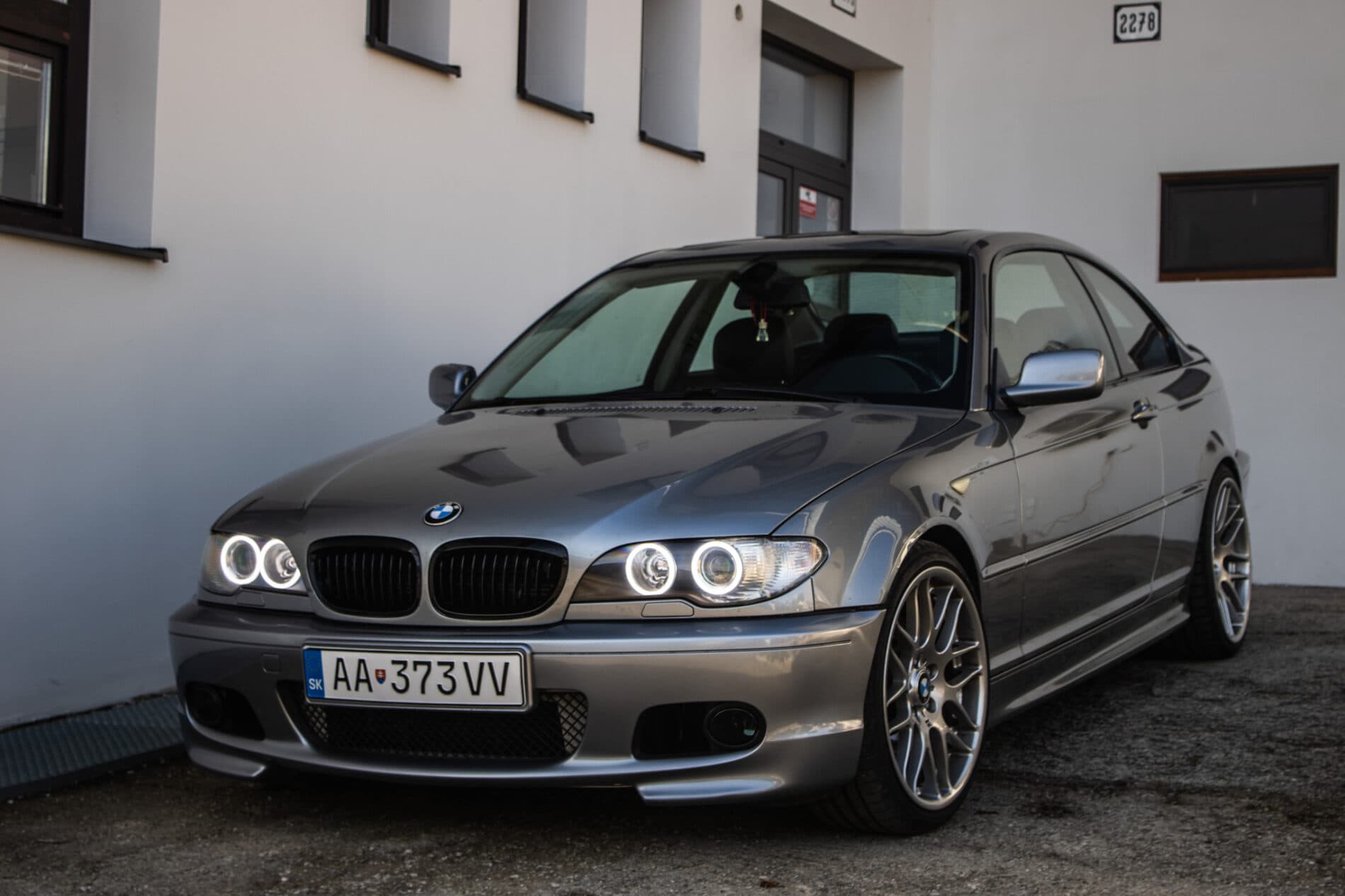 2003 BMW 330i, sivá kupé, 283 013 km