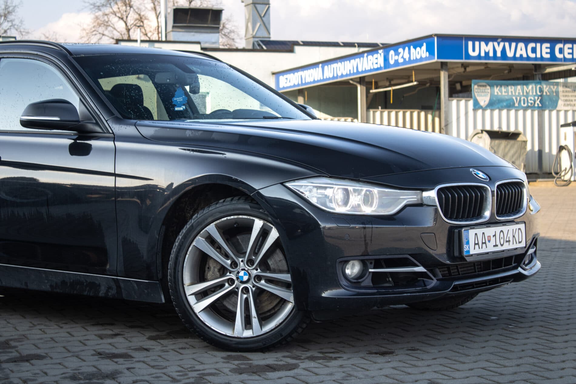 2013 BMW 335d, čierna kombi, 292 000 km