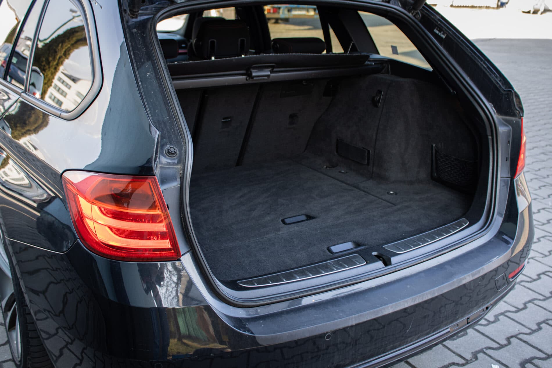 2013 BMW 335d, čierna kombi, 292 000 km