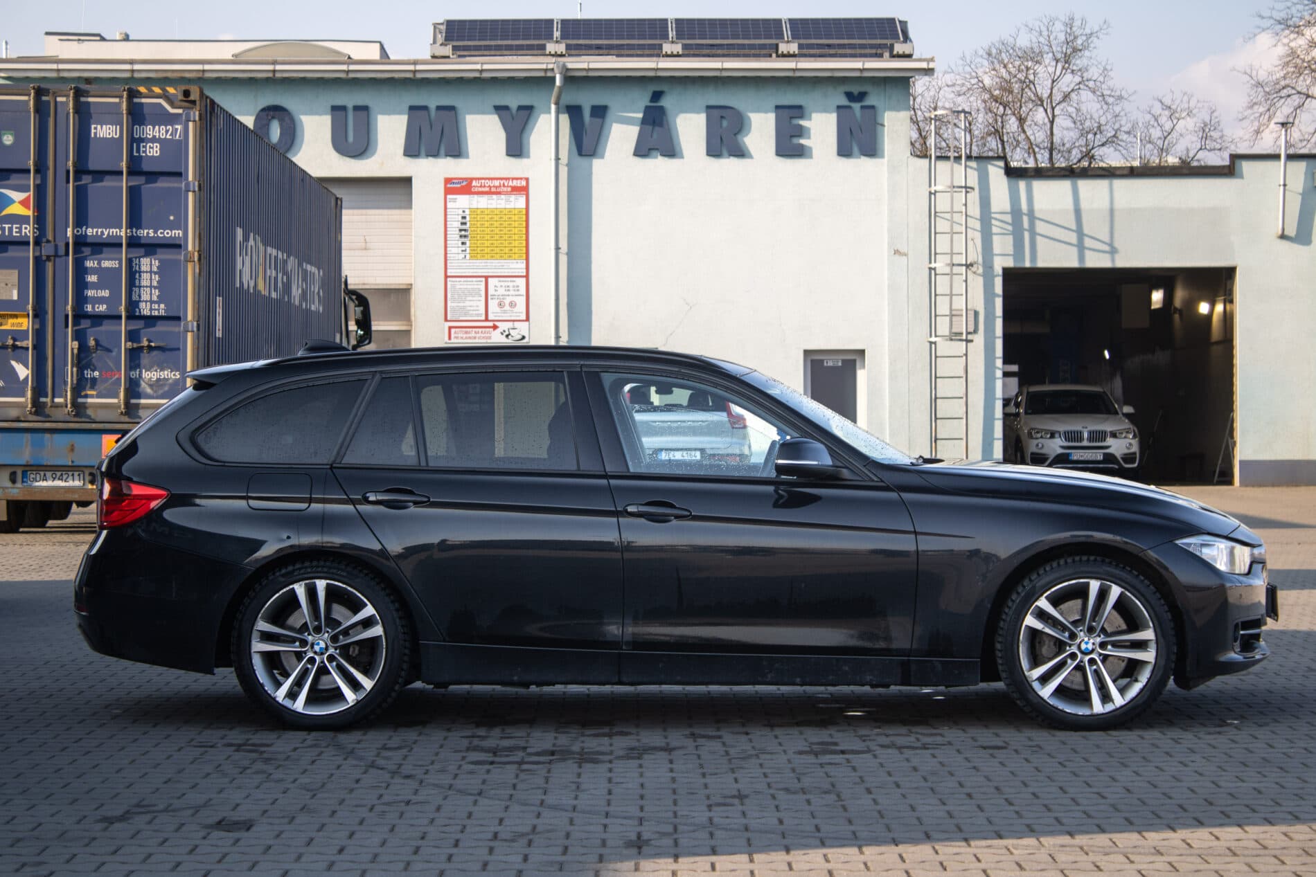 2013 BMW 335d, čierna kombi, 292 000 km