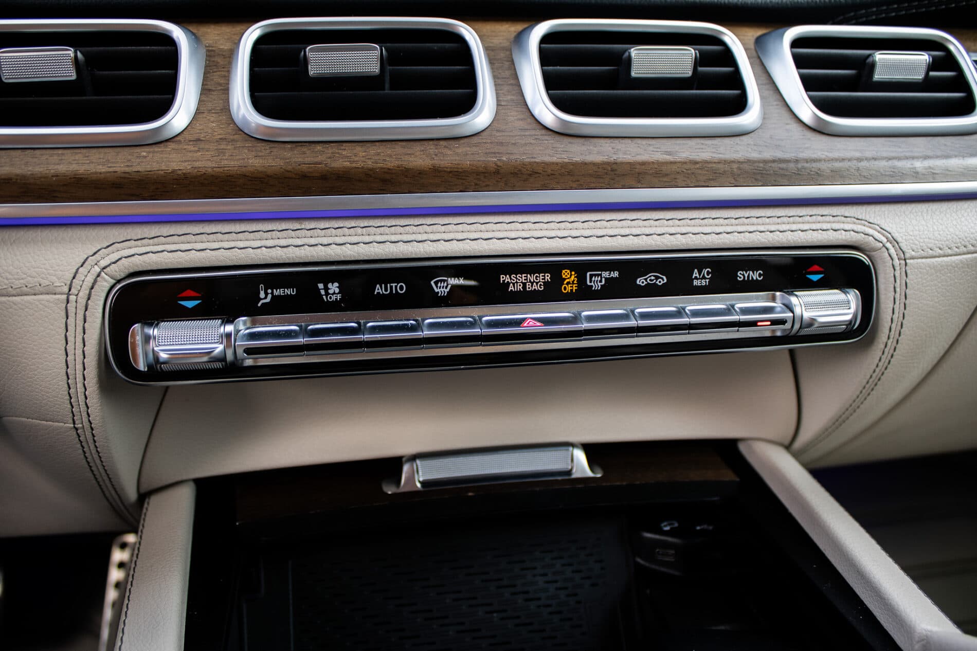 2021 Mercedes-Benz GLS 580, sivá suv, 109 687 km