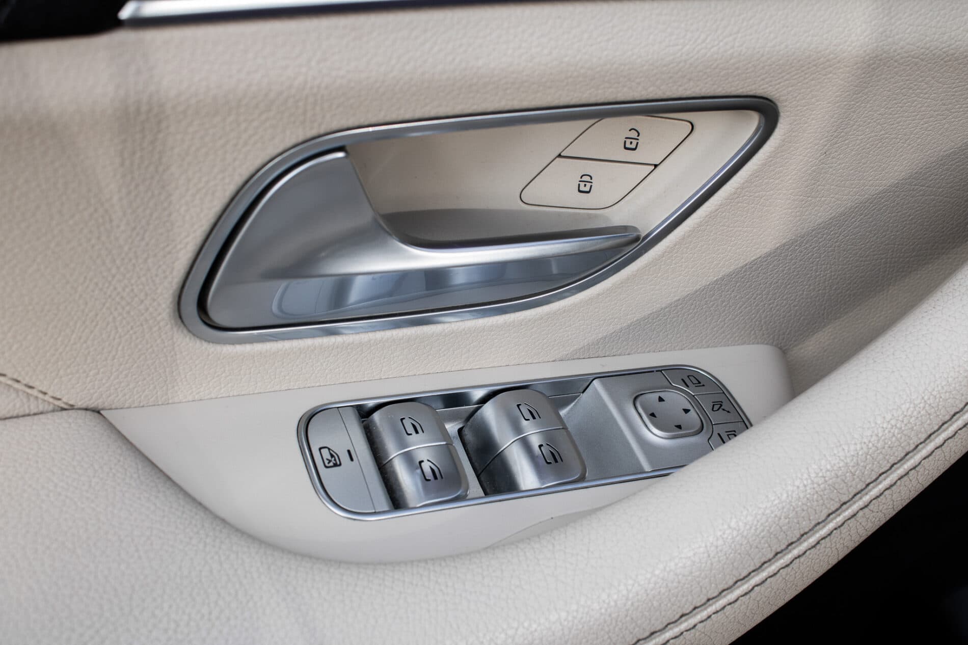 2021 Mercedes-Benz GLS 580, sivá suv, 109 687 km