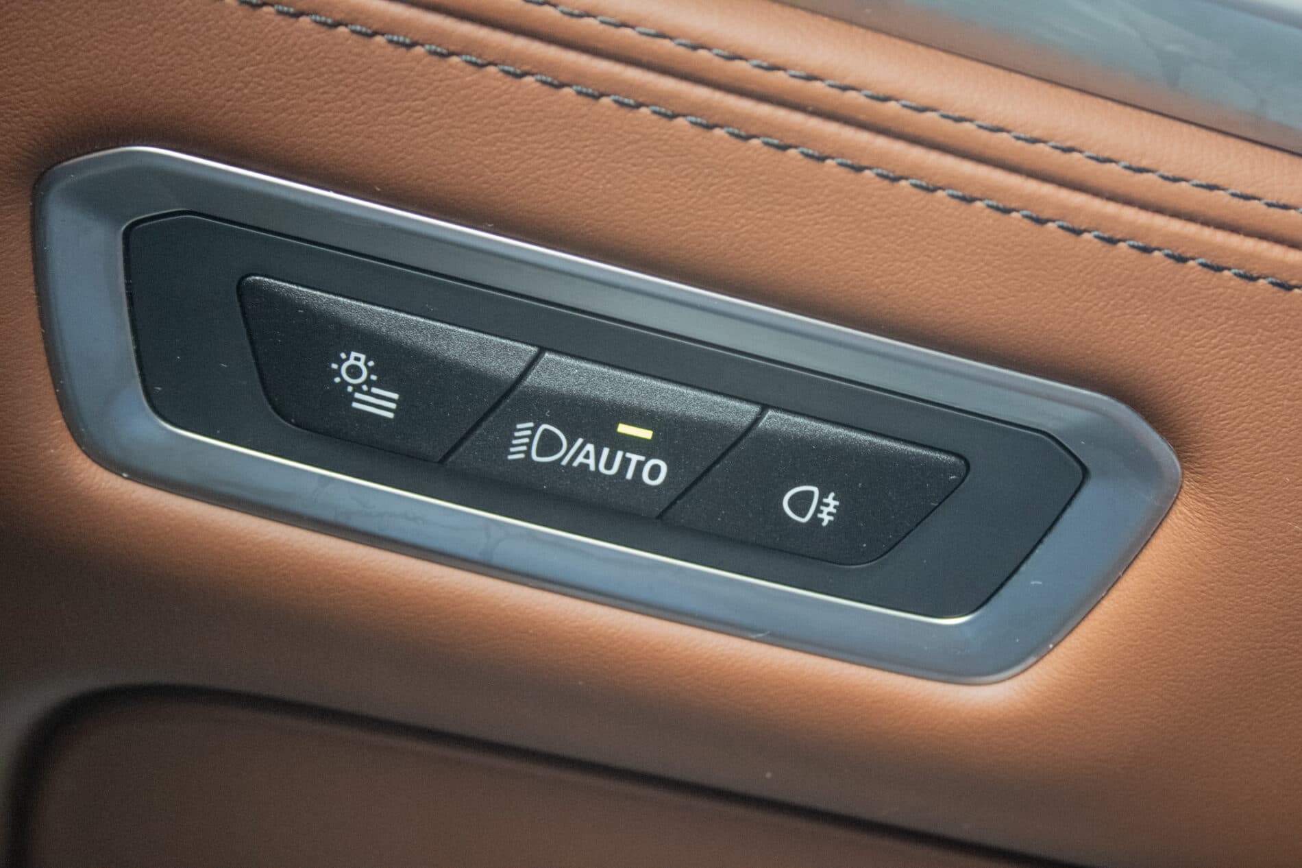2024 BMW X7 M60i, modrá suv, 91 219 km