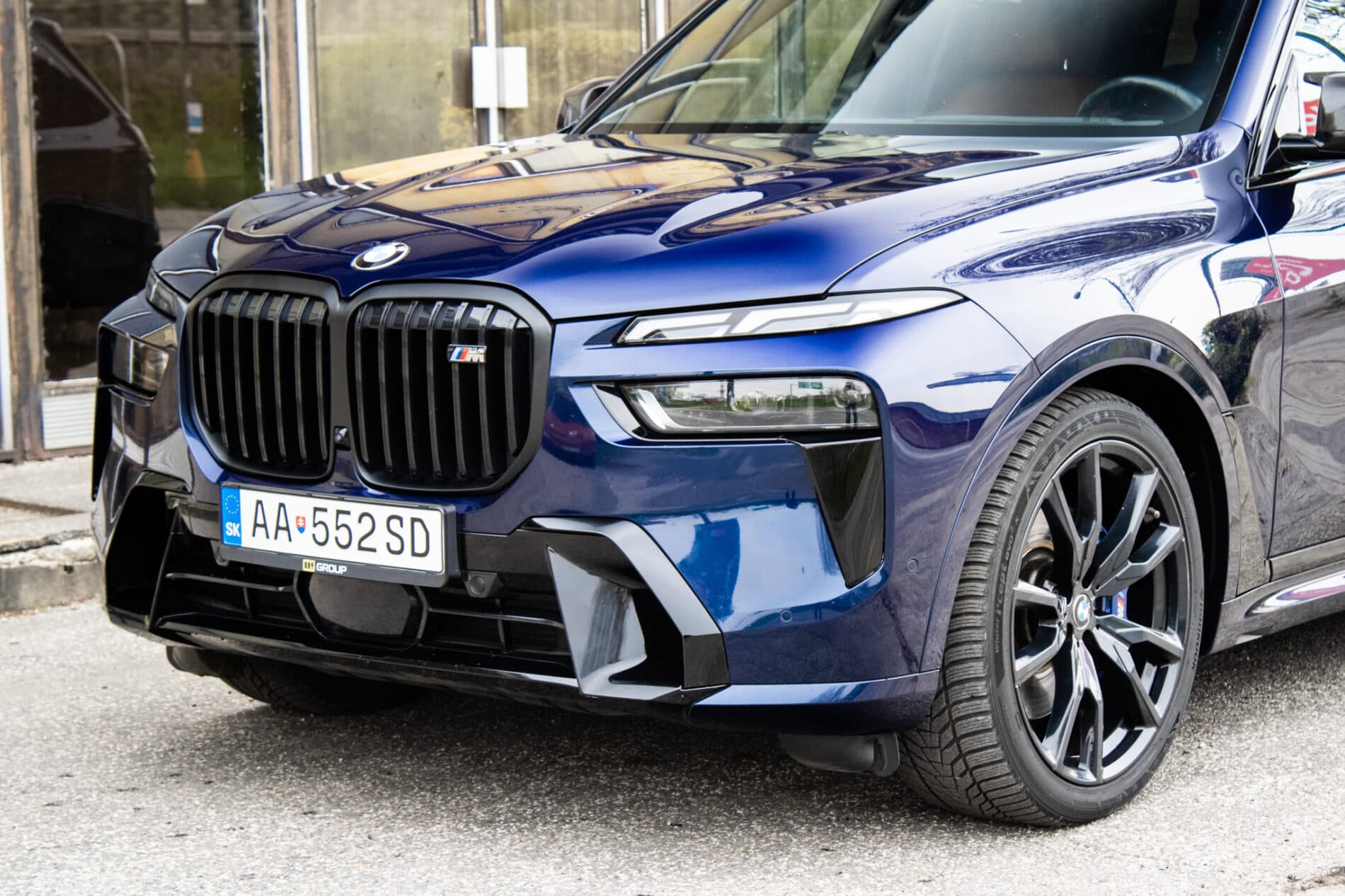 2024 BMW X7 M60i, modrá suv, 91 219 km