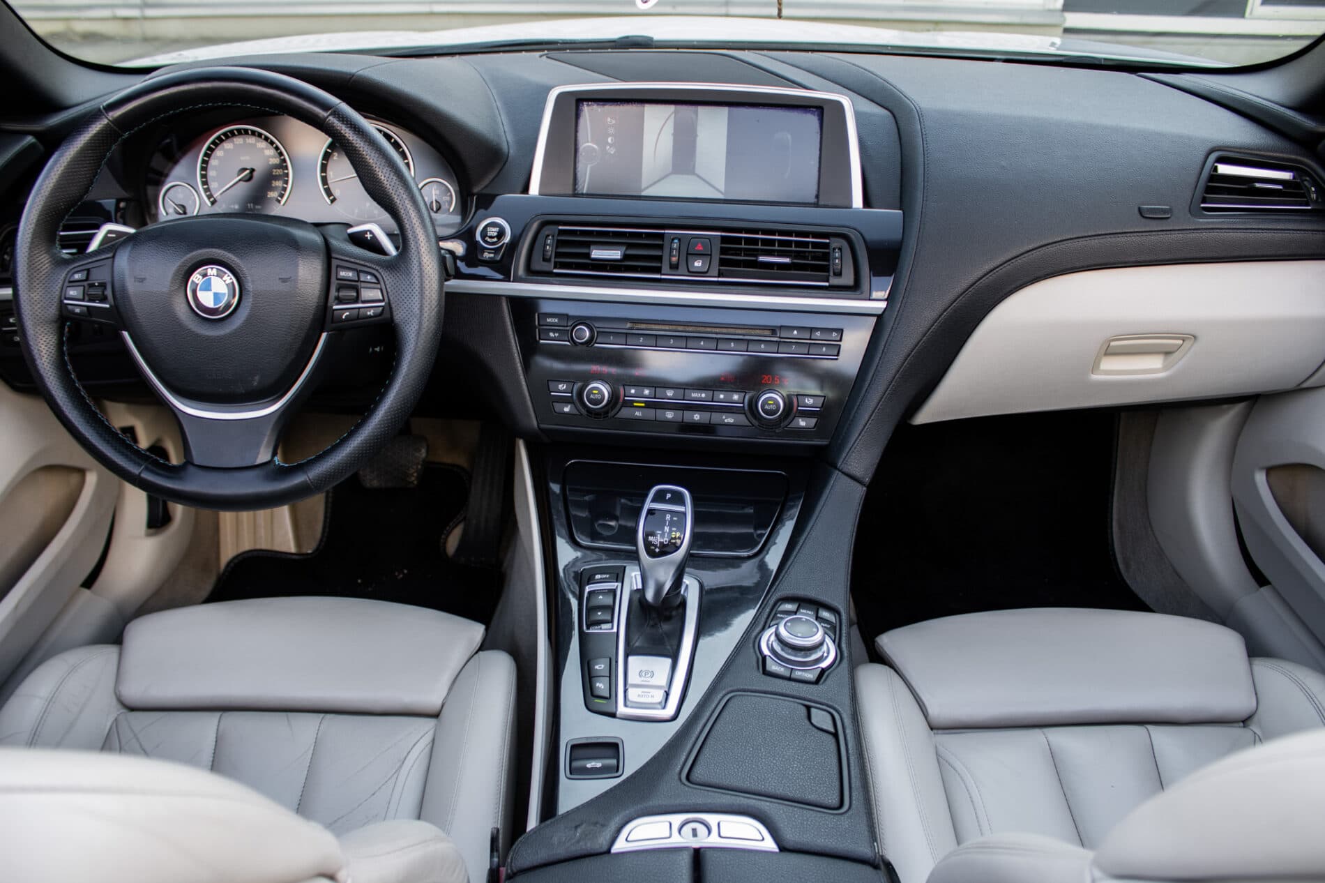 2011 BMW 640i, biela kabriolet, 177 355 km