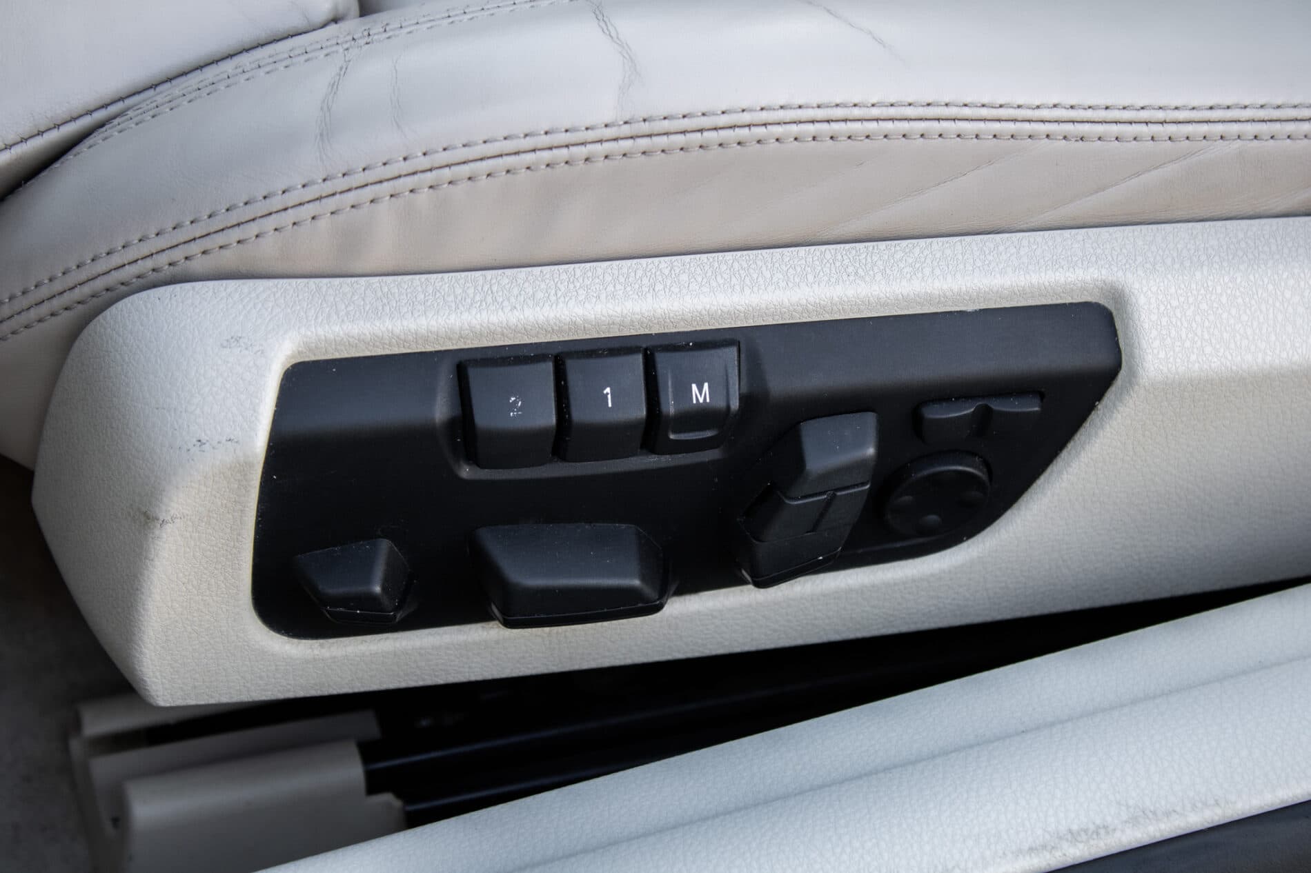 2011 BMW 640i, biela kabriolet, 177 355 km