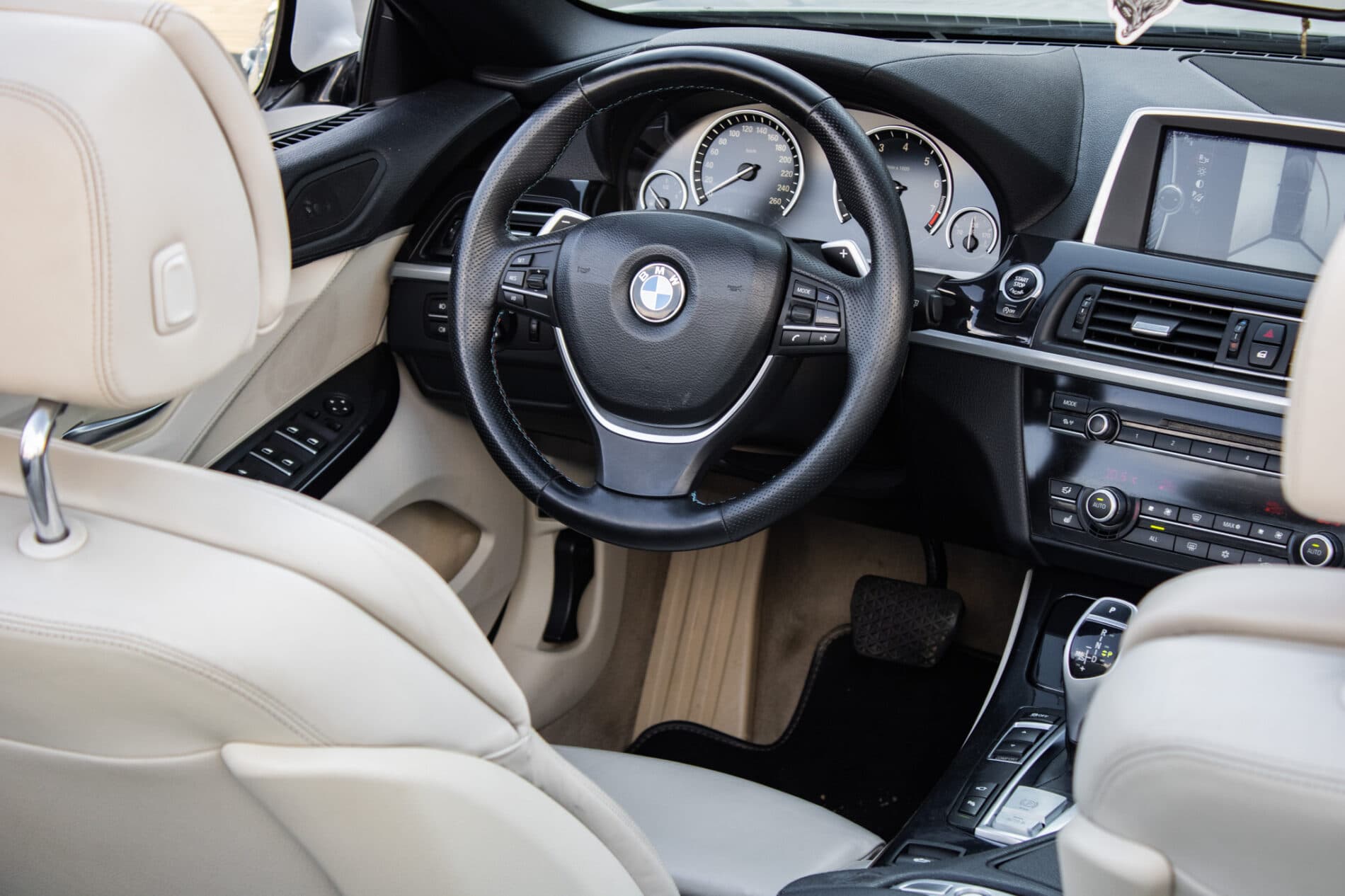 2011 BMW 640i, biela kabriolet, 177 355 km