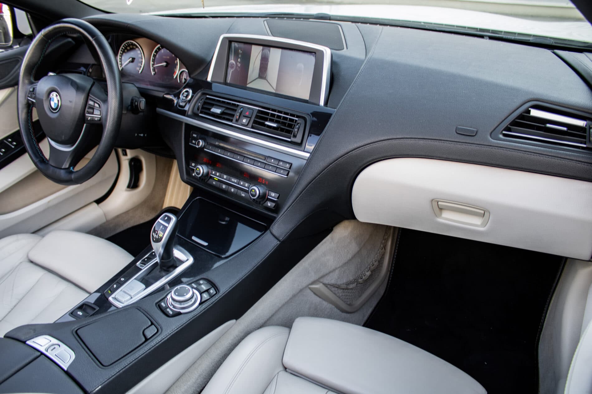 2011 BMW 640i, biela kabriolet, 177 355 km