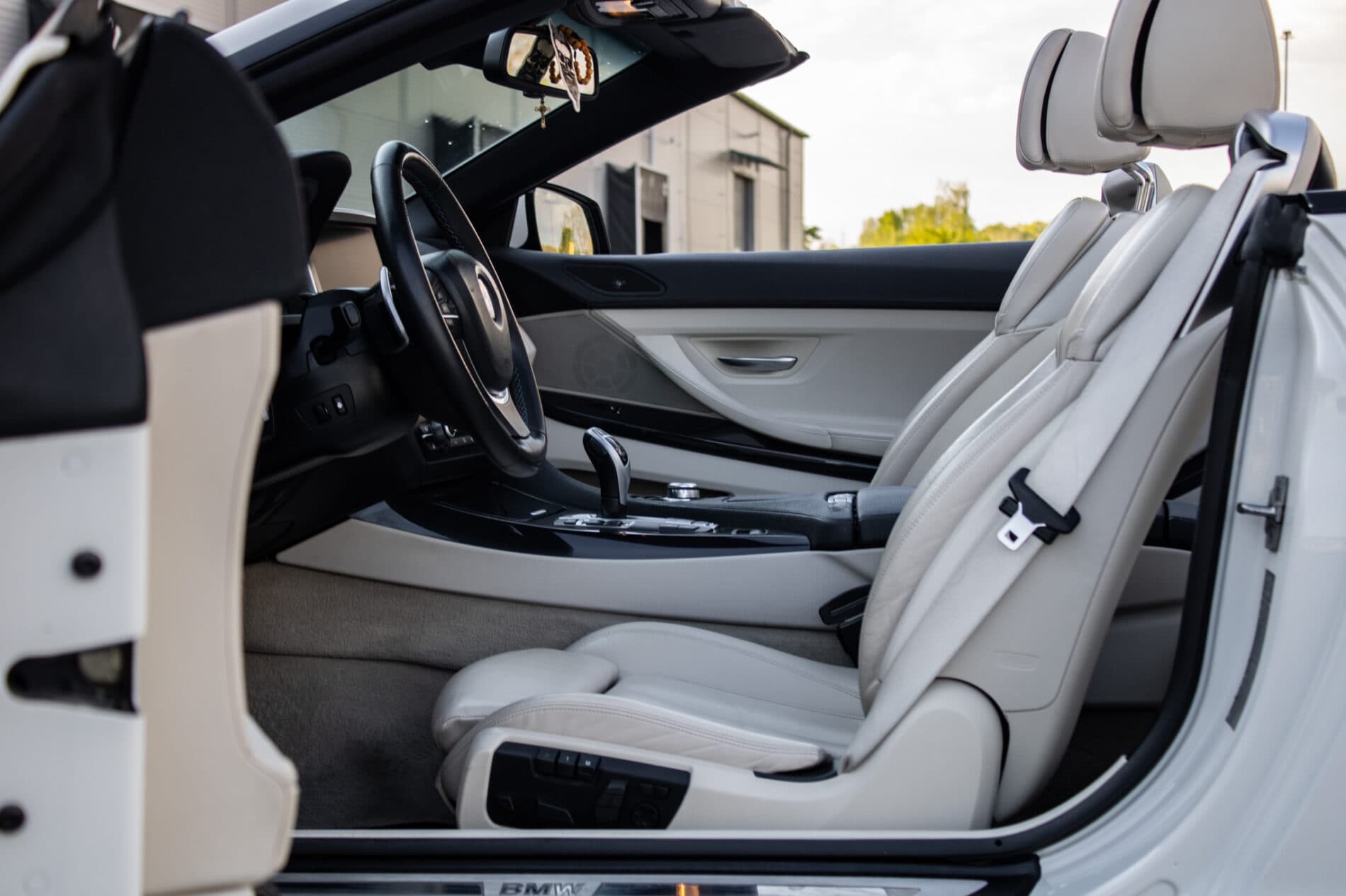 2011 BMW 640i, biela kabriolet, 177 355 km