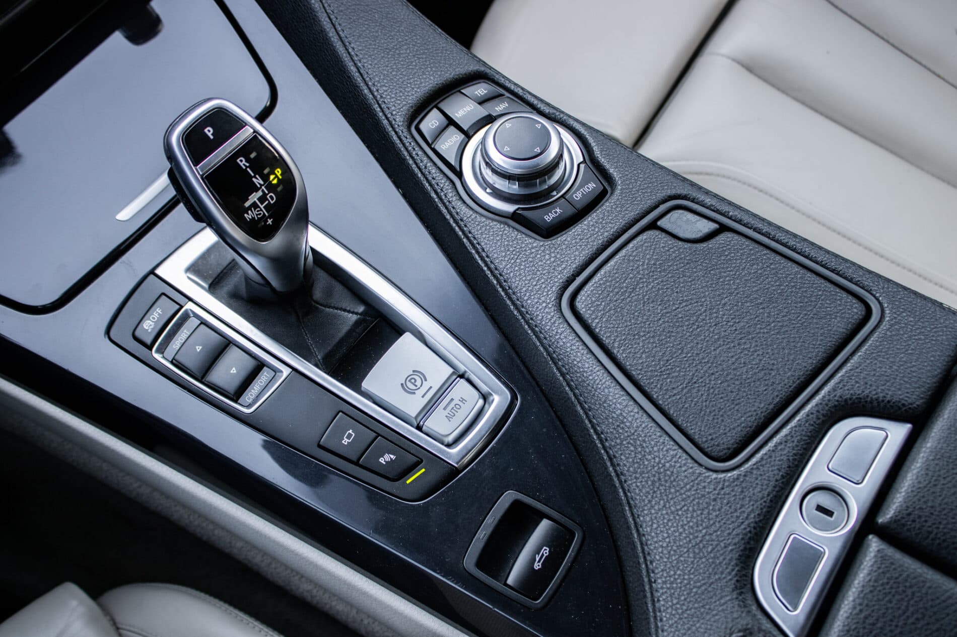 2011 BMW 640i, biela kabriolet, 177 355 km