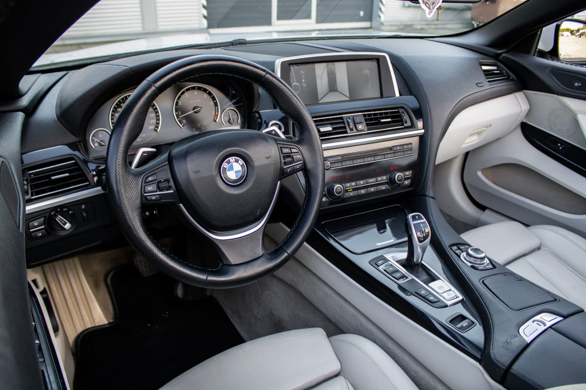 2011 BMW 640i, biela kabriolet, 177 355 km